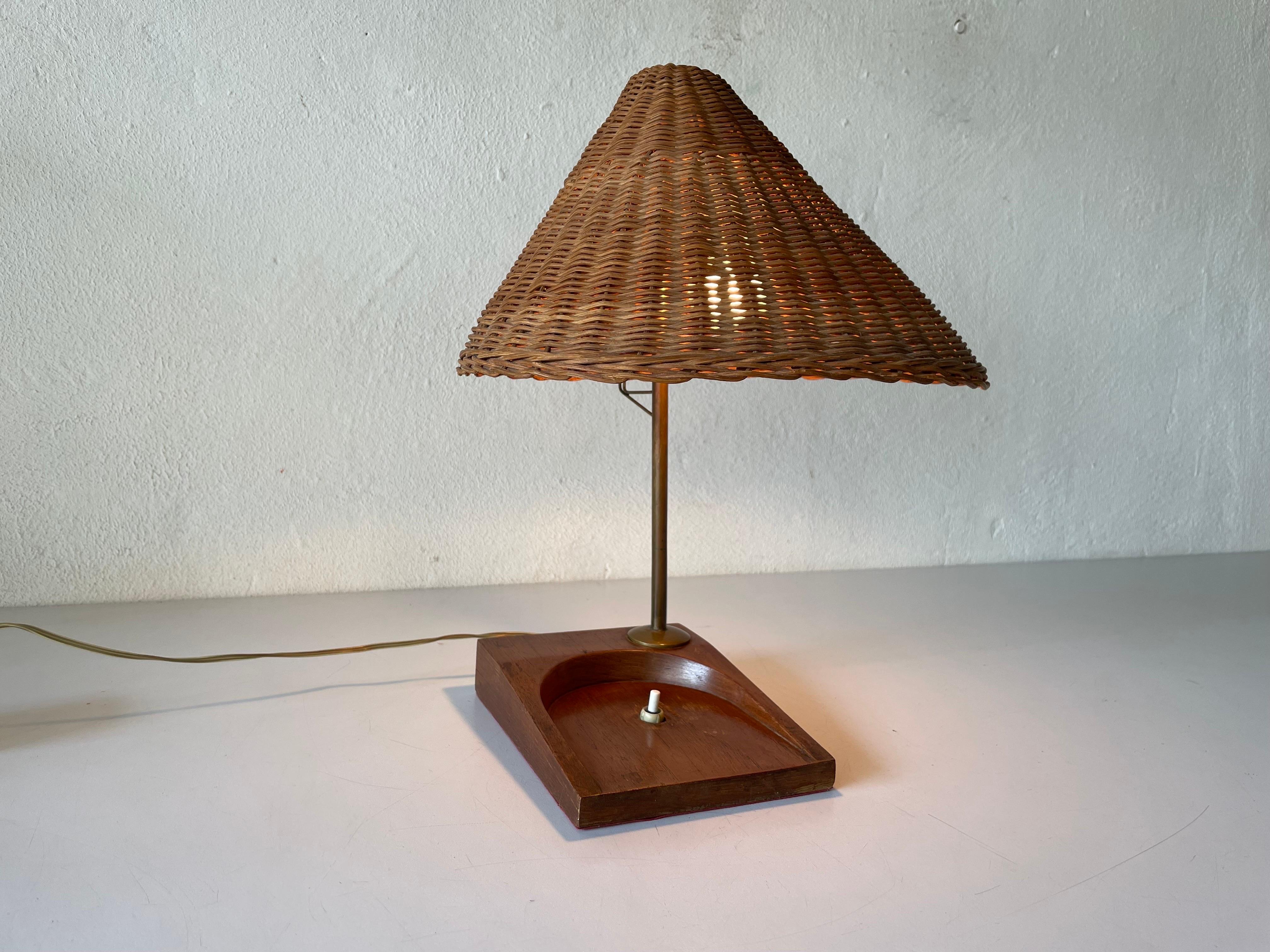 Mid-century Wicker & Wood Desk Lamp, 1950s, Italy For Sale 5