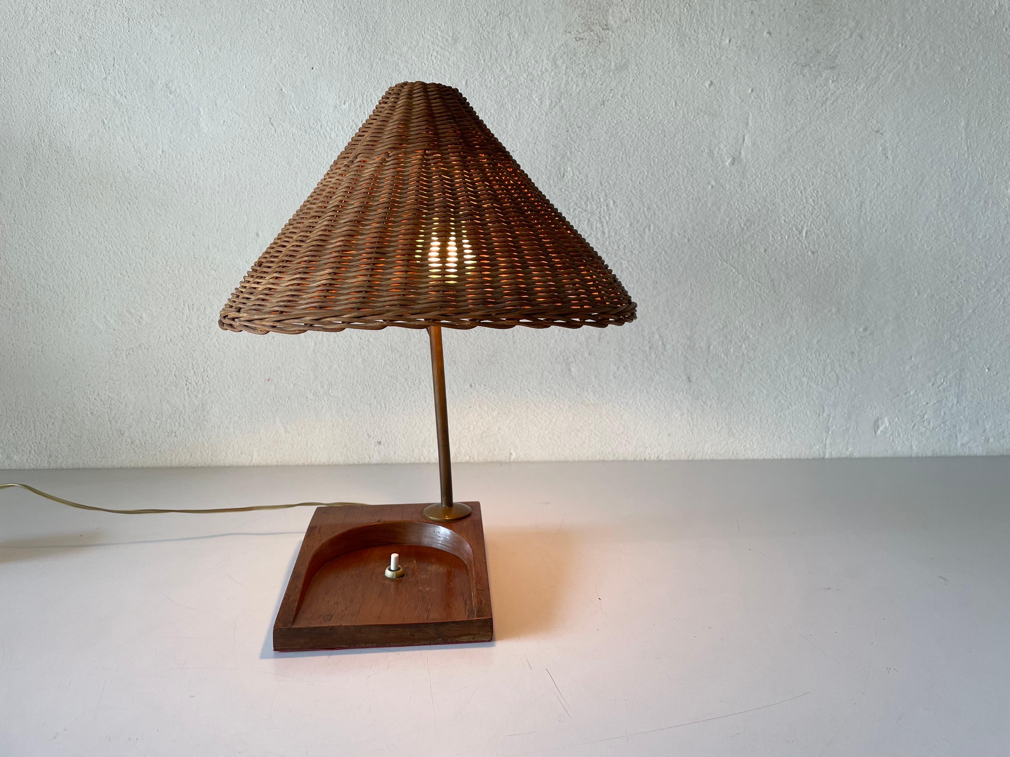 Mid-century Wicker & Wood Desk Lamp, 1950s, Italy For Sale 6