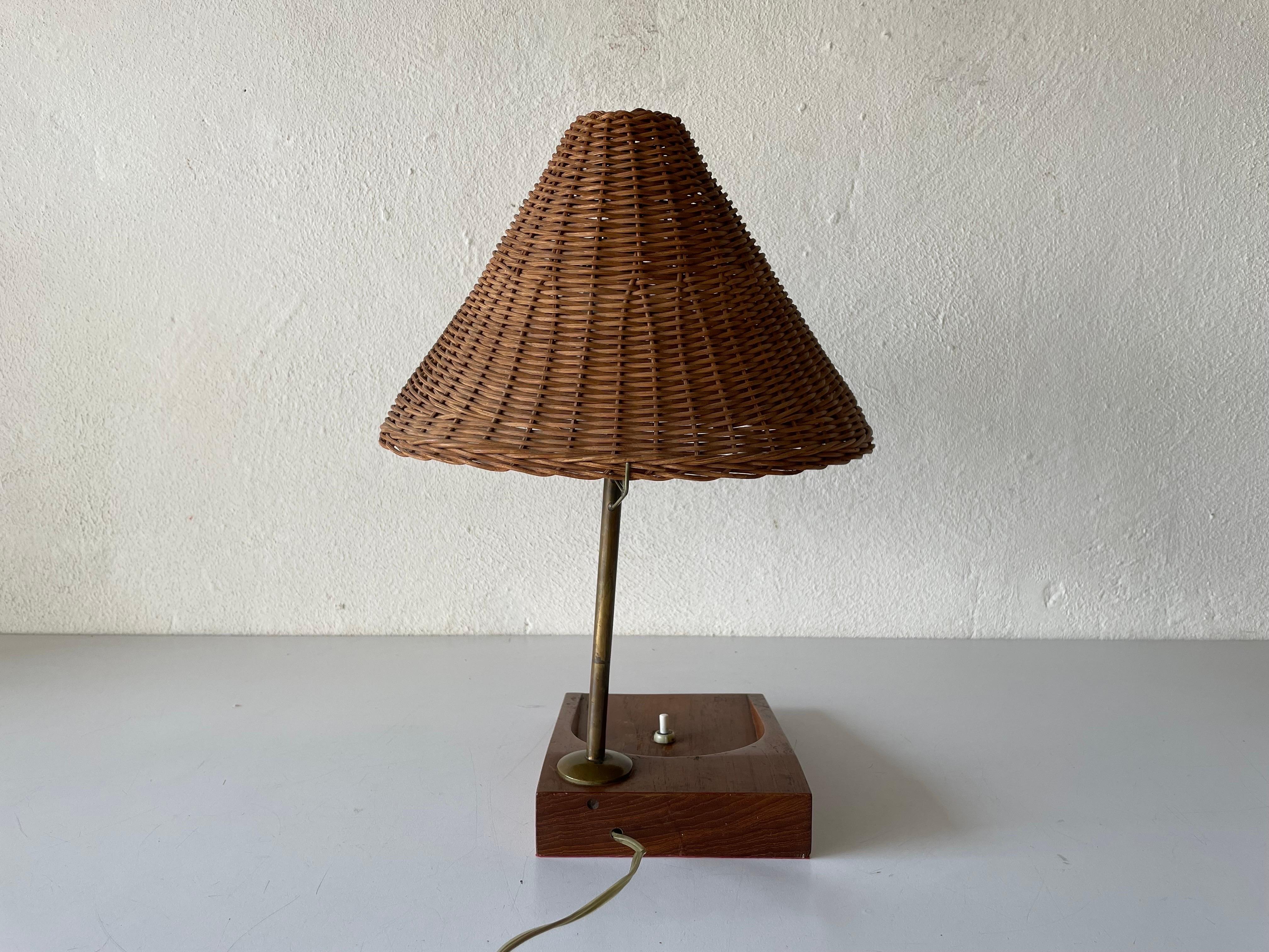 Mid-century wicker & wood desk lamp, 1950s, Italy

Lampshade is in good condition and very clean. 
This lamp works with E14 light bulb
Wired and suitable to use with 220V and 110V for all countries.

Measures: 
Height: 38 cm
Shade diameter
