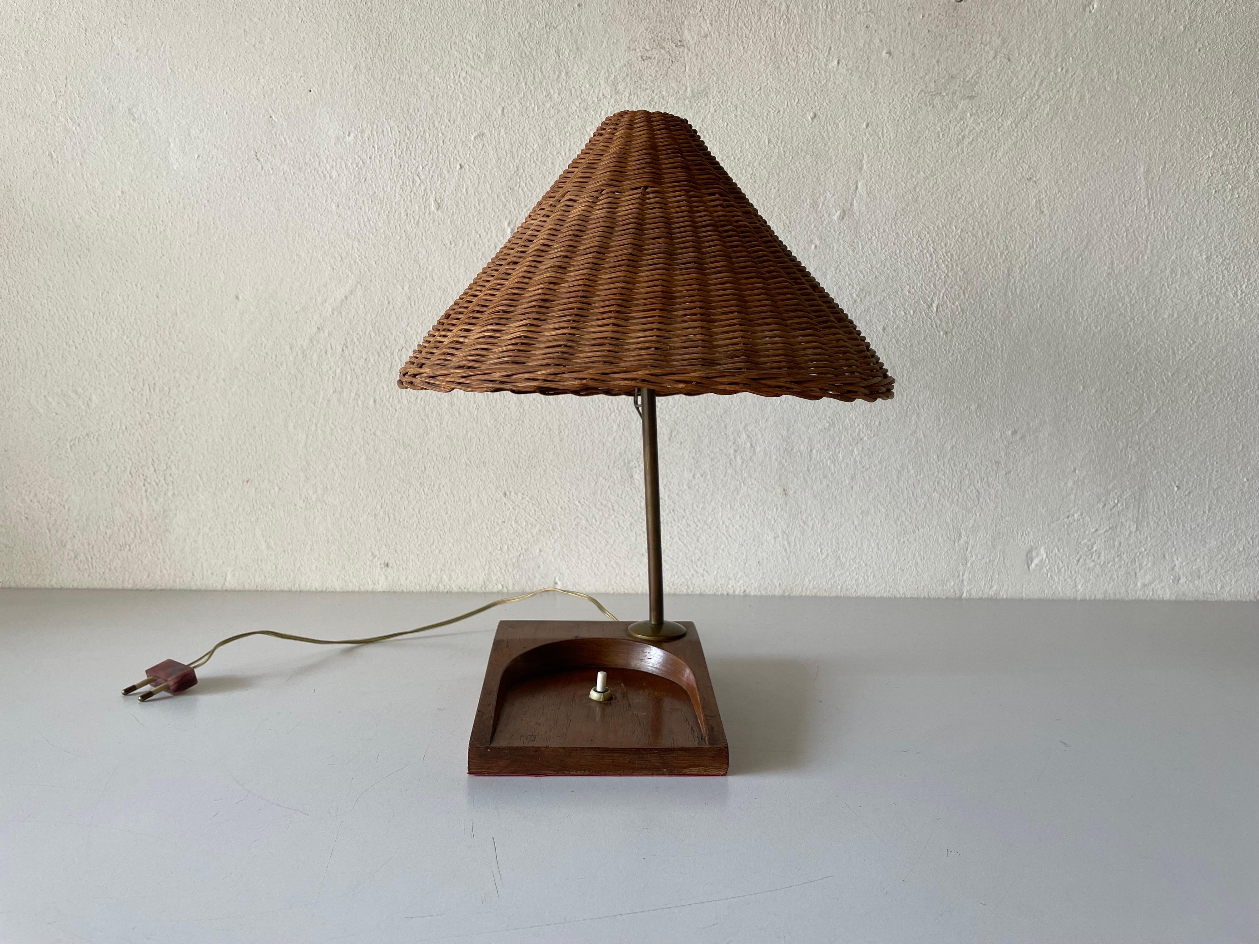 Mid-century Wicker & Wood Desk Lamp, 1950s, Italy For Sale 3