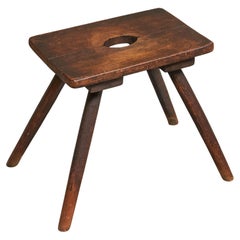Tabouret ou table d'appoint en bois massif du milieu du siècle 1950