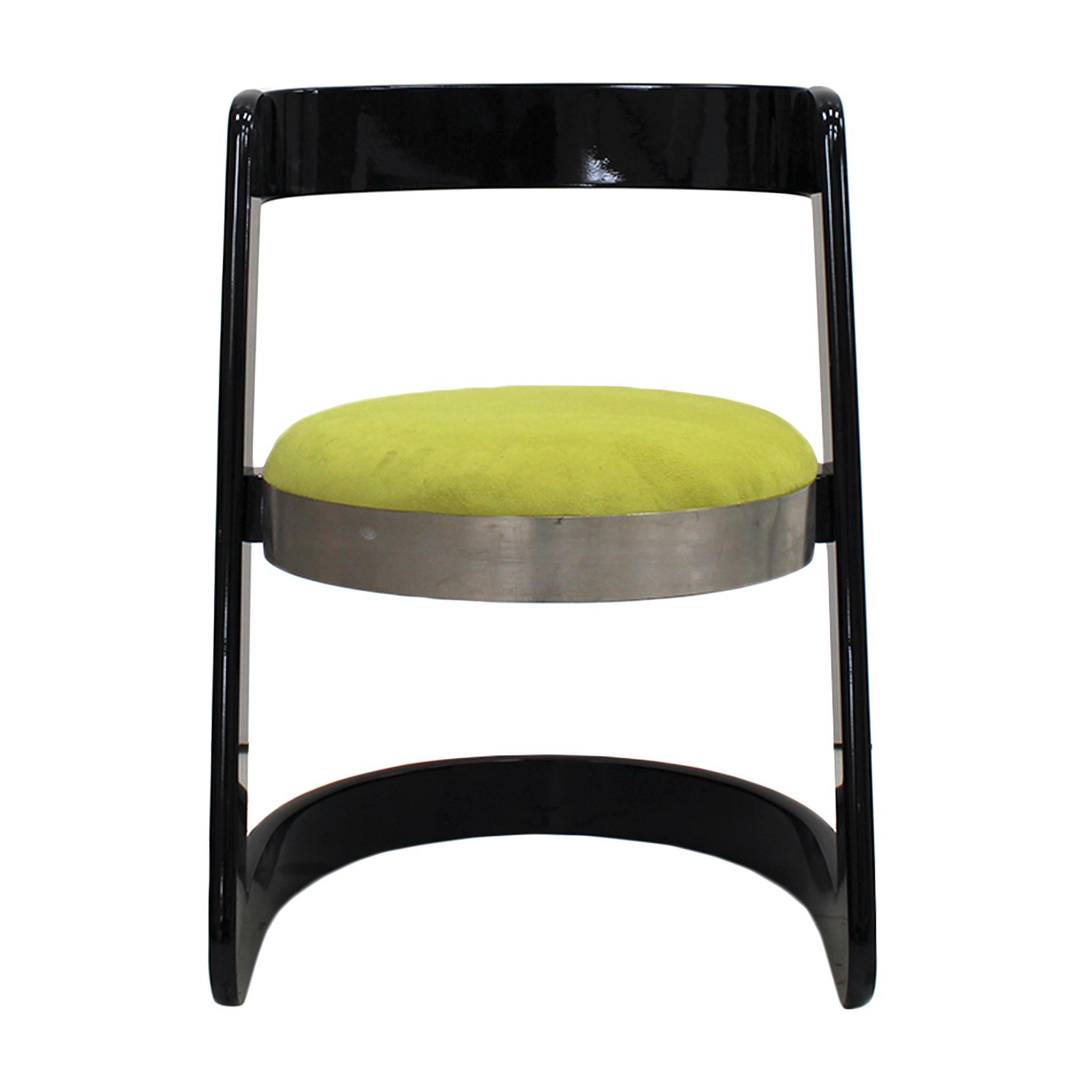 Mid Century modern set of eight Italian dinning chairs designed in style of Willy Rizzo for Mario Sabot. Made of black lacquered wood structure. Seat reupholstered in green cotton velvet with polished steel frame, Italy, 1970s.

These Italian dinnig