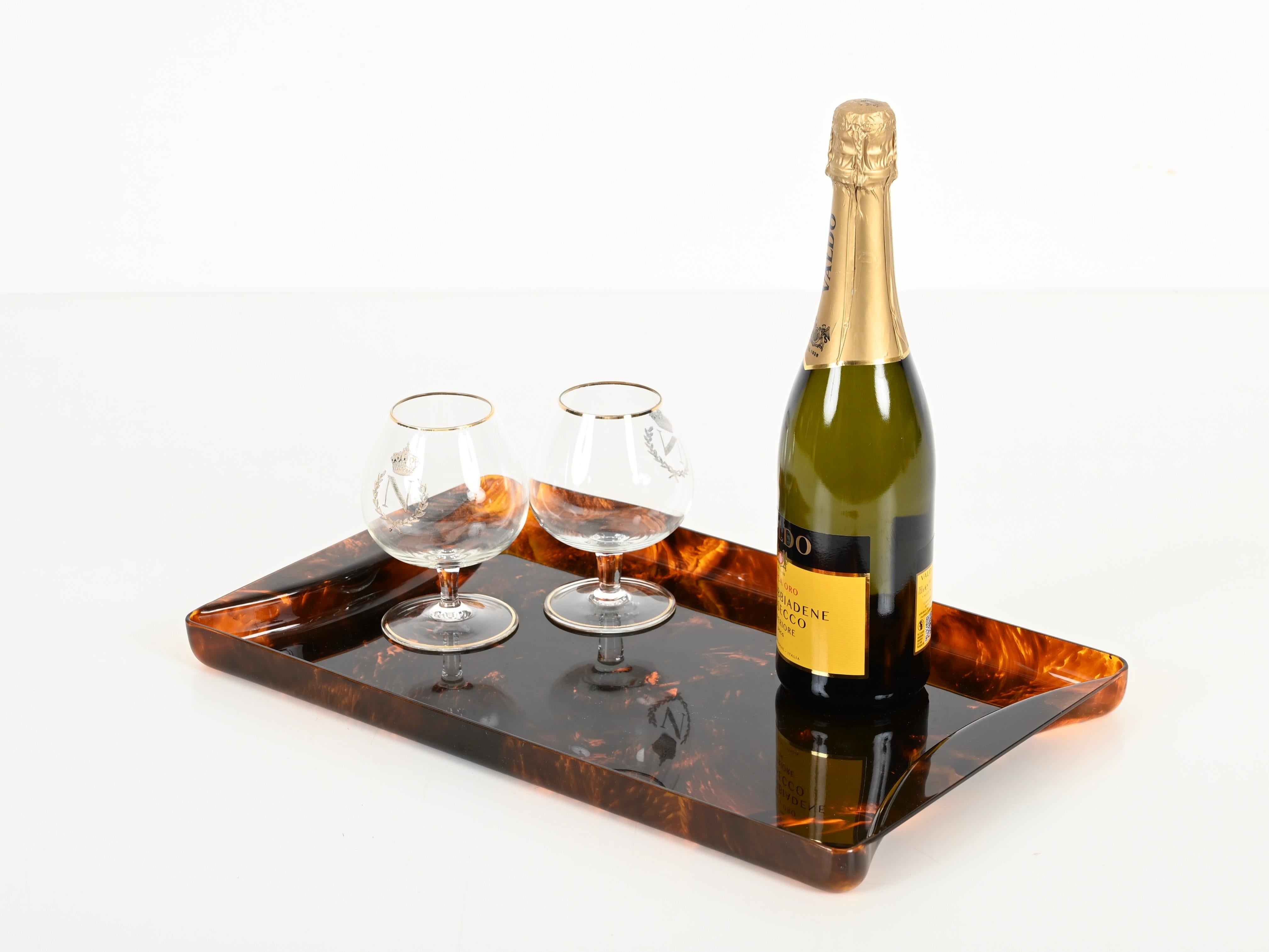 Bandeja para servir de mediados de siglo Willy Rizzo en Lucite efecto carey, Italia Años 70 en venta 4