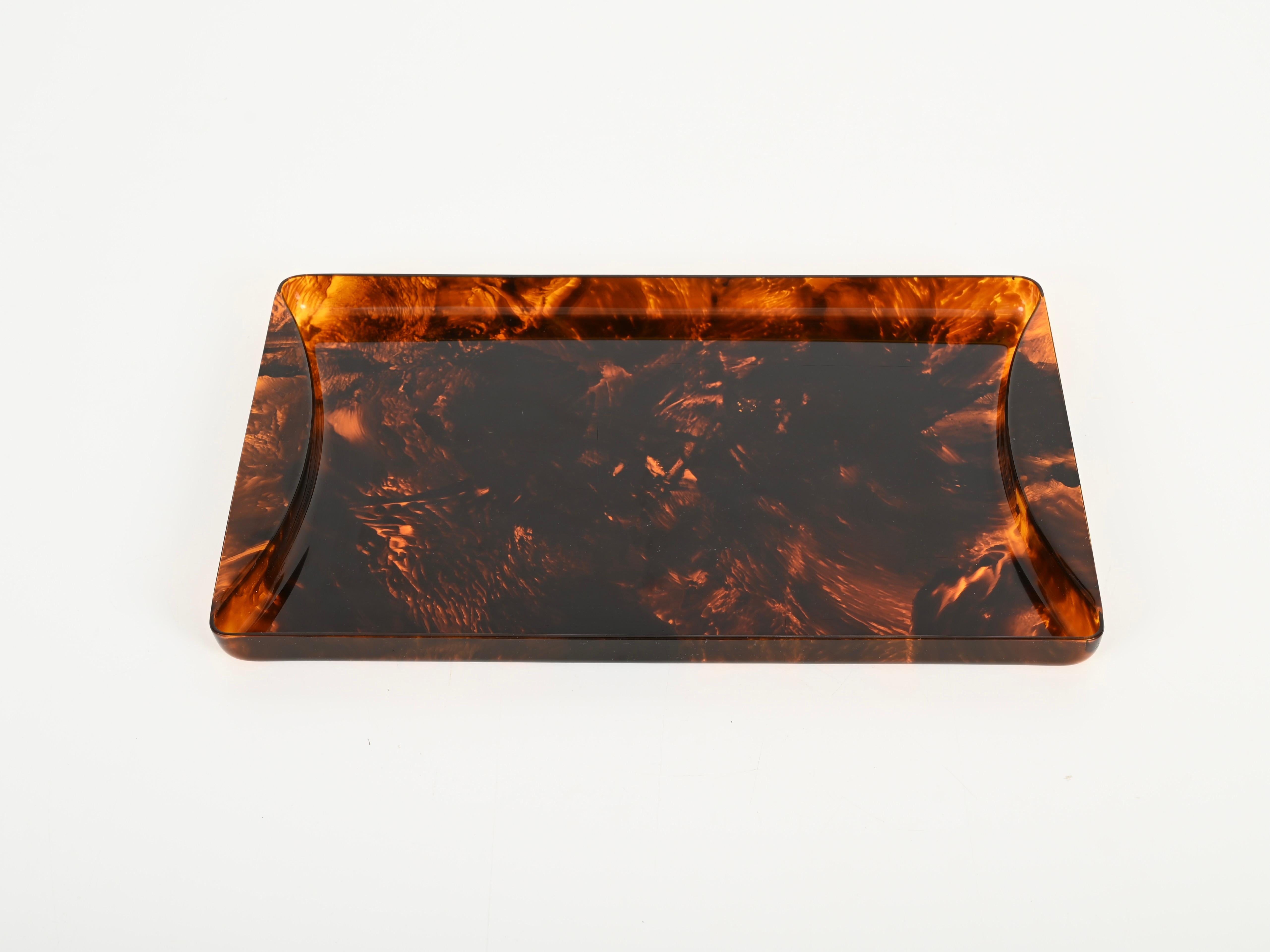 Bandeja para servir de mediados de siglo Willy Rizzo en Lucite efecto carey, Italia Años 70 Moderno de mediados de siglo en venta