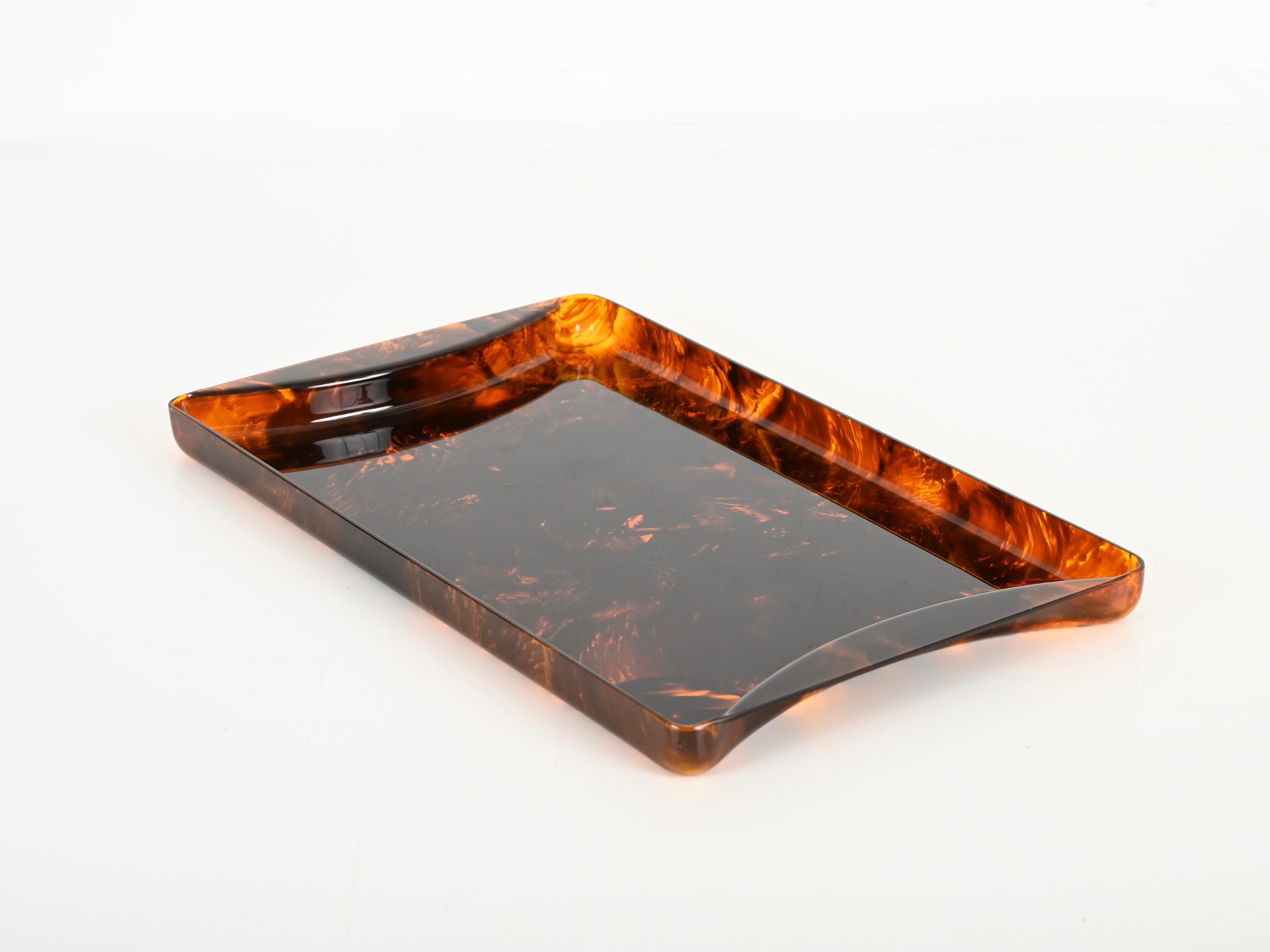 Bandeja para servir de mediados de siglo Willy Rizzo en Lucite efecto carey, Italia Años 70 en Bueno estado para la venta en Roma, IT