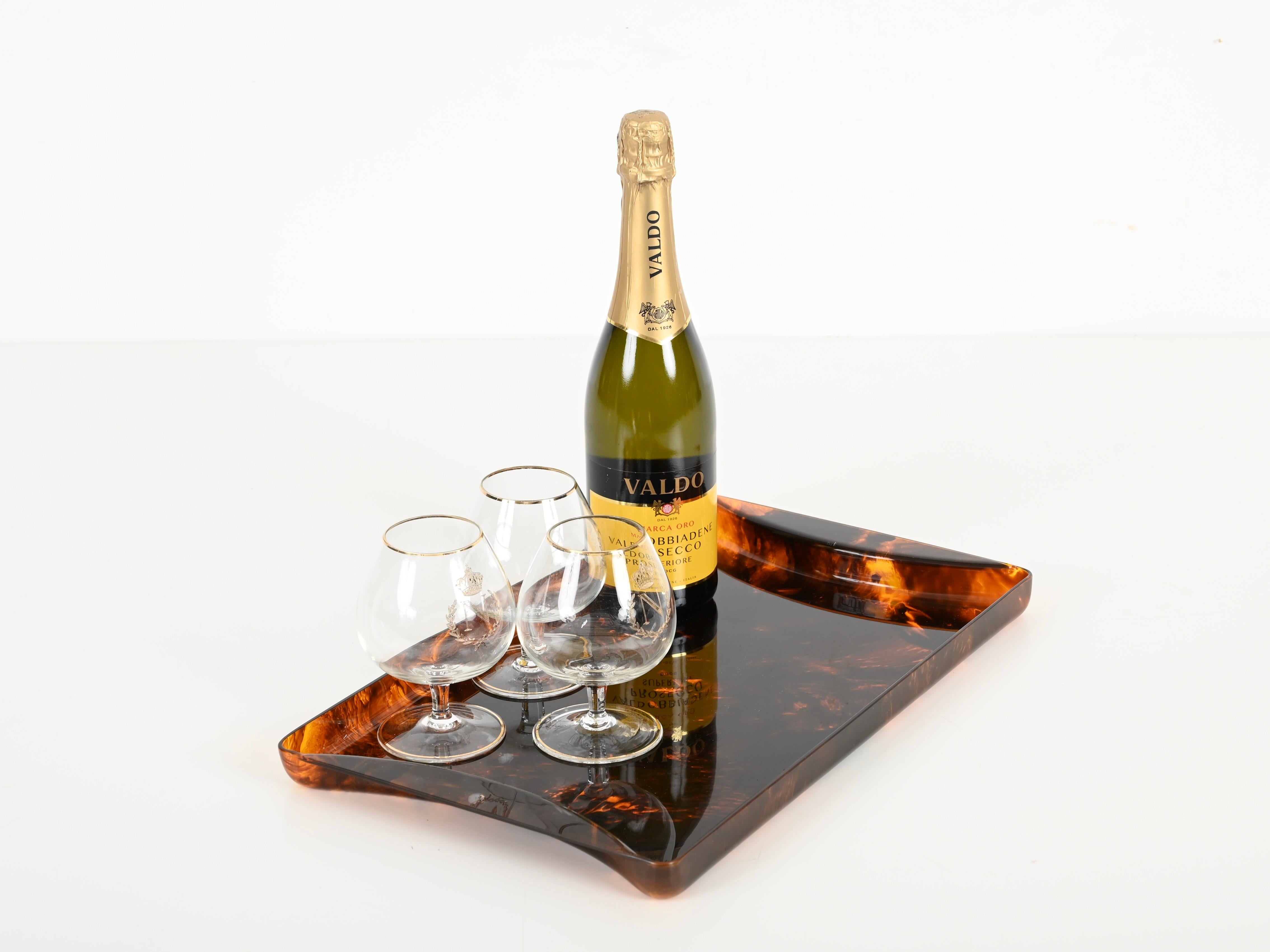 Bandeja para servir de mediados de siglo Willy Rizzo en Lucite efecto carey, Italia Años 70 en venta 1