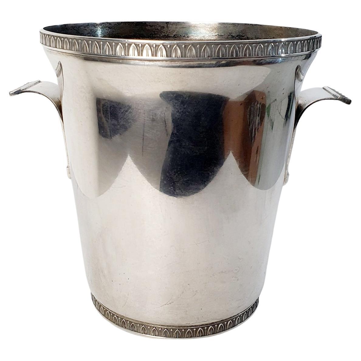 A mid-century silver plated Italian wine cooler in metal from the 1950's. Can also work as an ice bucket.