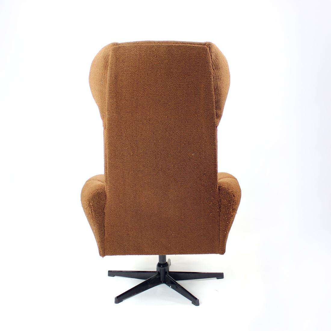 Steel Midcentury Wing Swivel Chair in Brown Fabric, Czechoslovakia, 1960s For Sale
