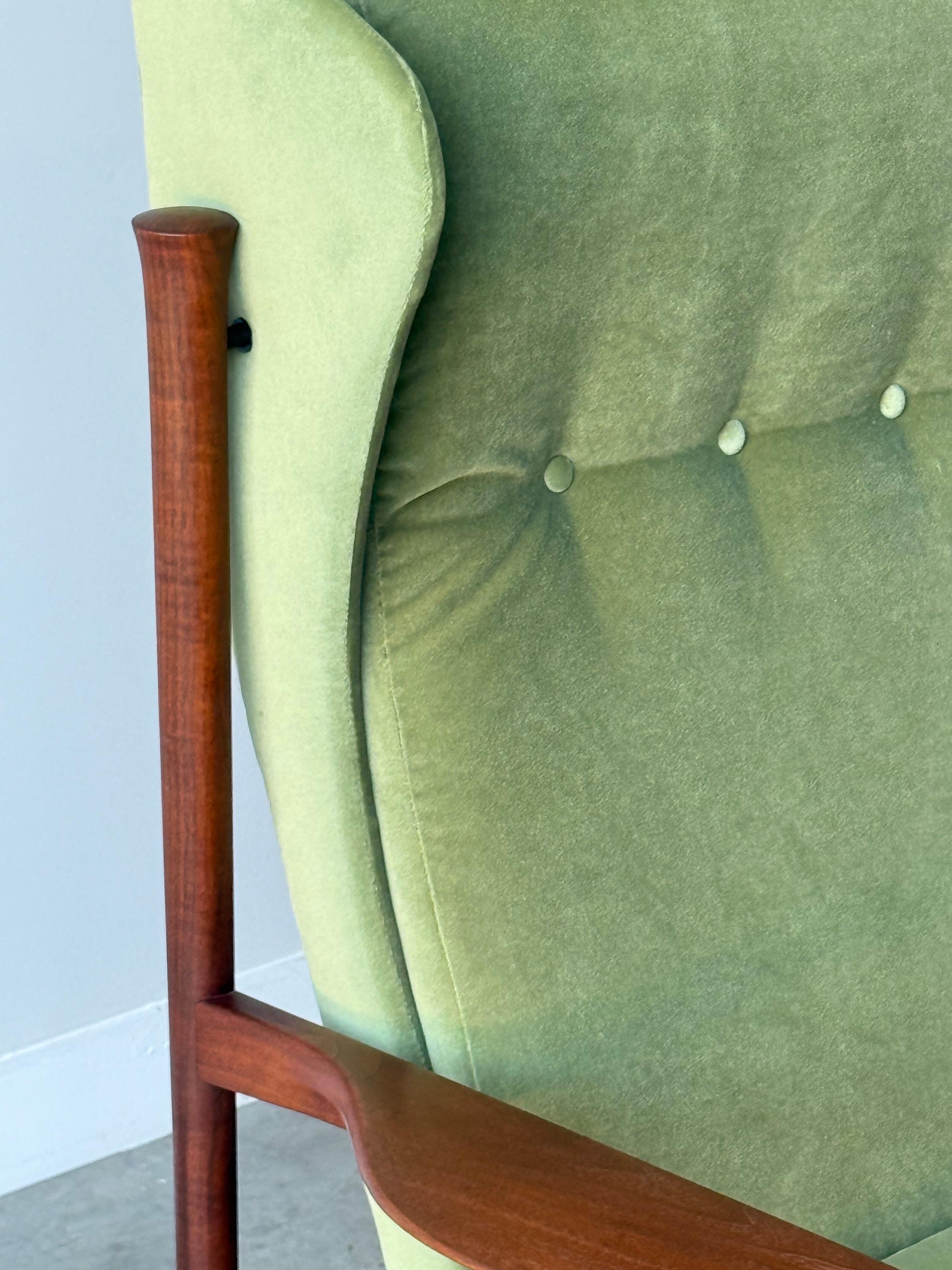 Mid-Century Wingback Armchair by Ib Kofod Larsen en venta 3