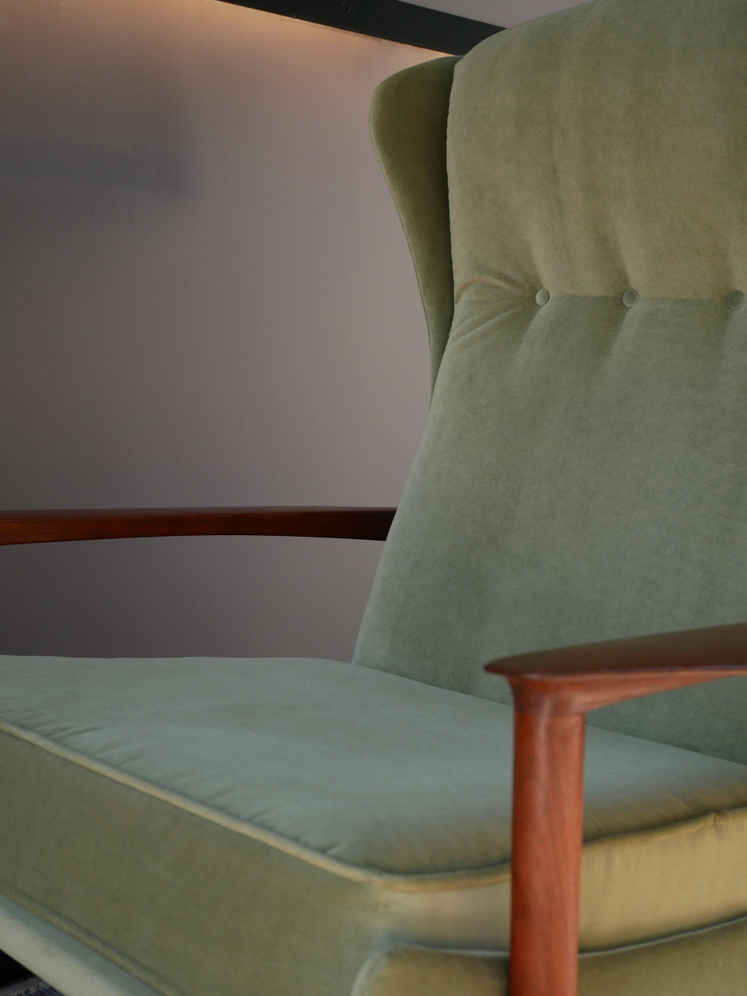 Mid-Century Wingback Armchair by Ib Kofod Larsen en venta 6