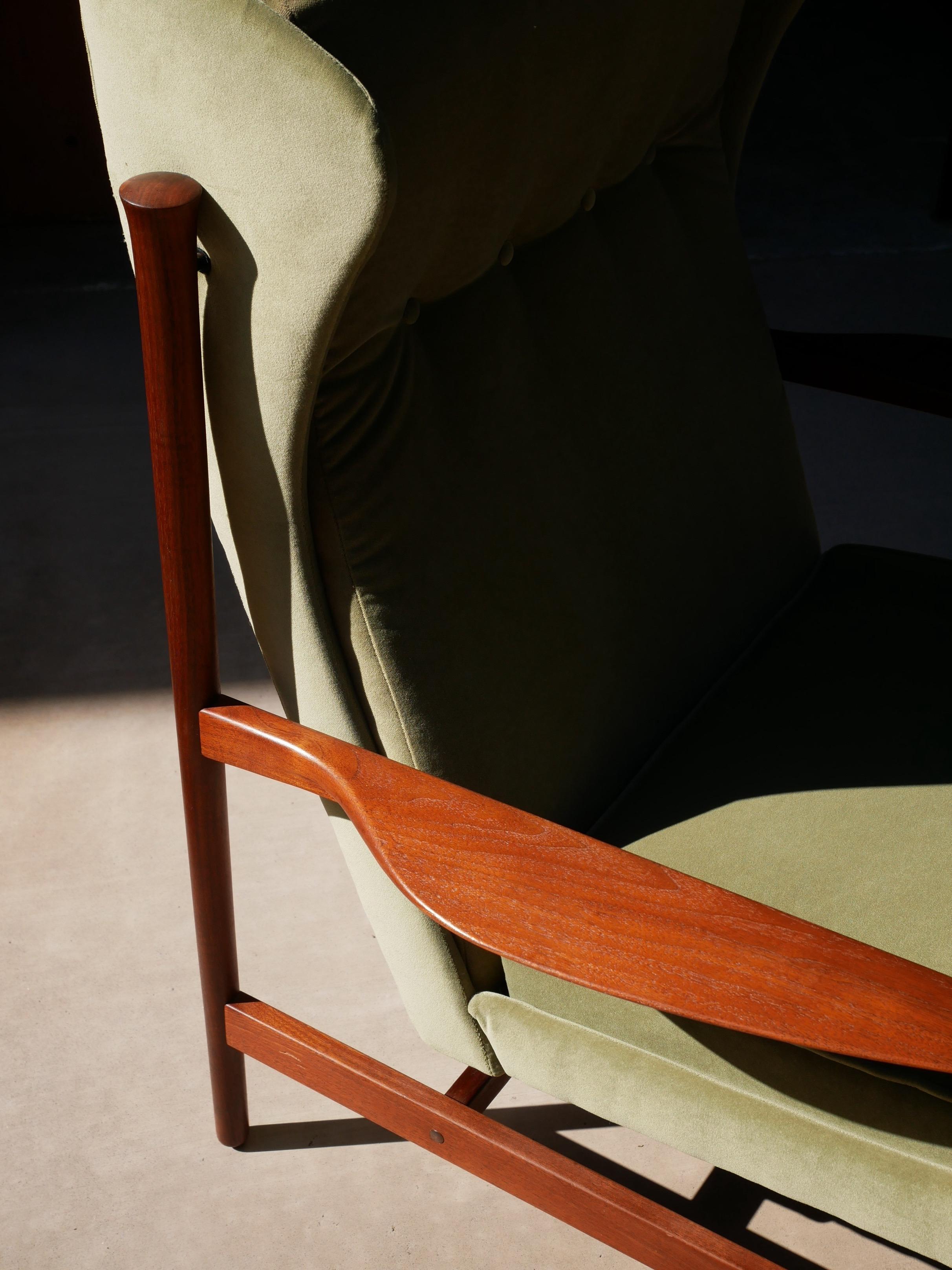 Mid-Century Wingback Armchair by Ib Kofod Larsen en venta 9