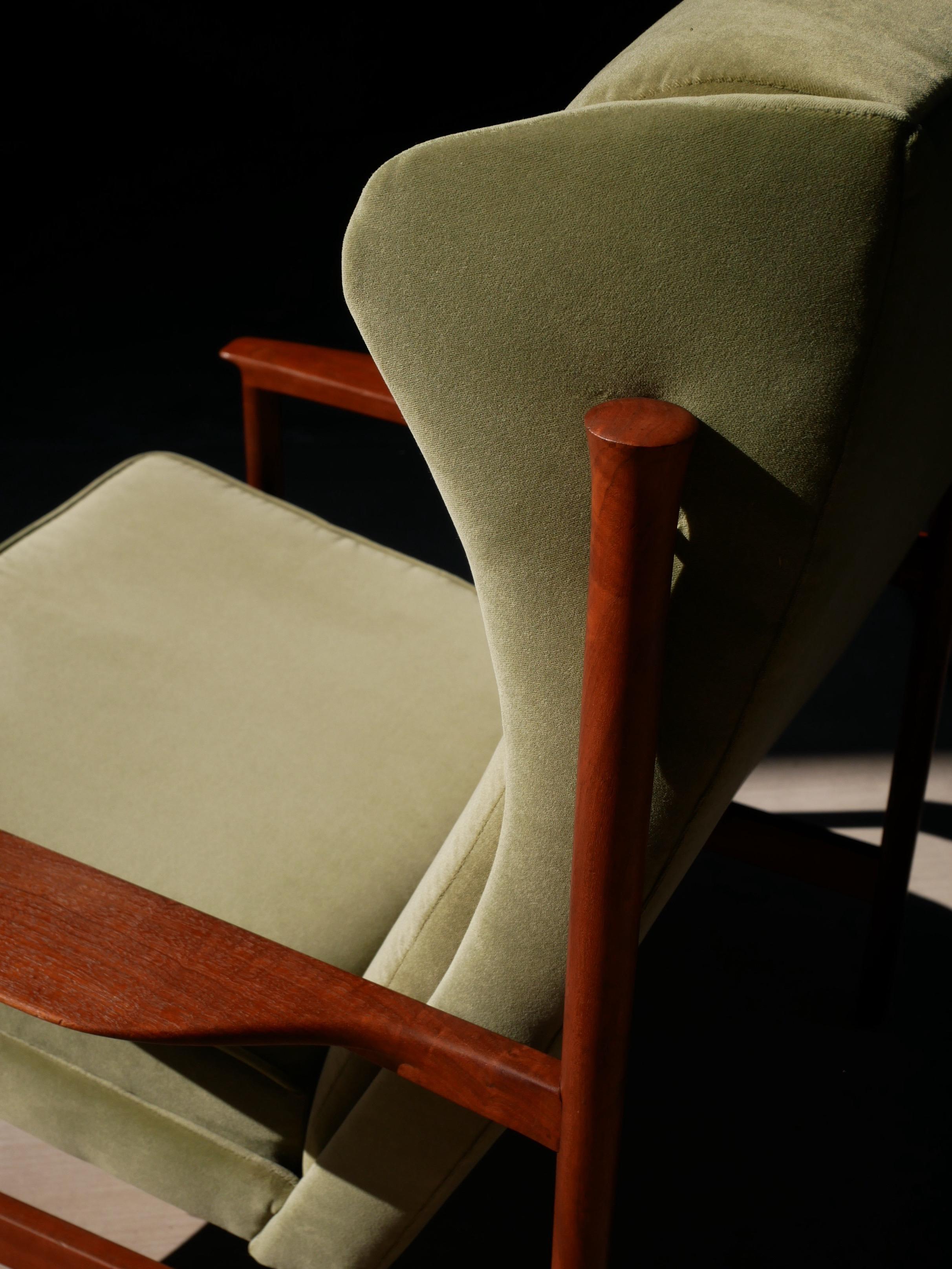 Mid-Century Wingback Armchair by Ib Kofod Larsen en venta 10