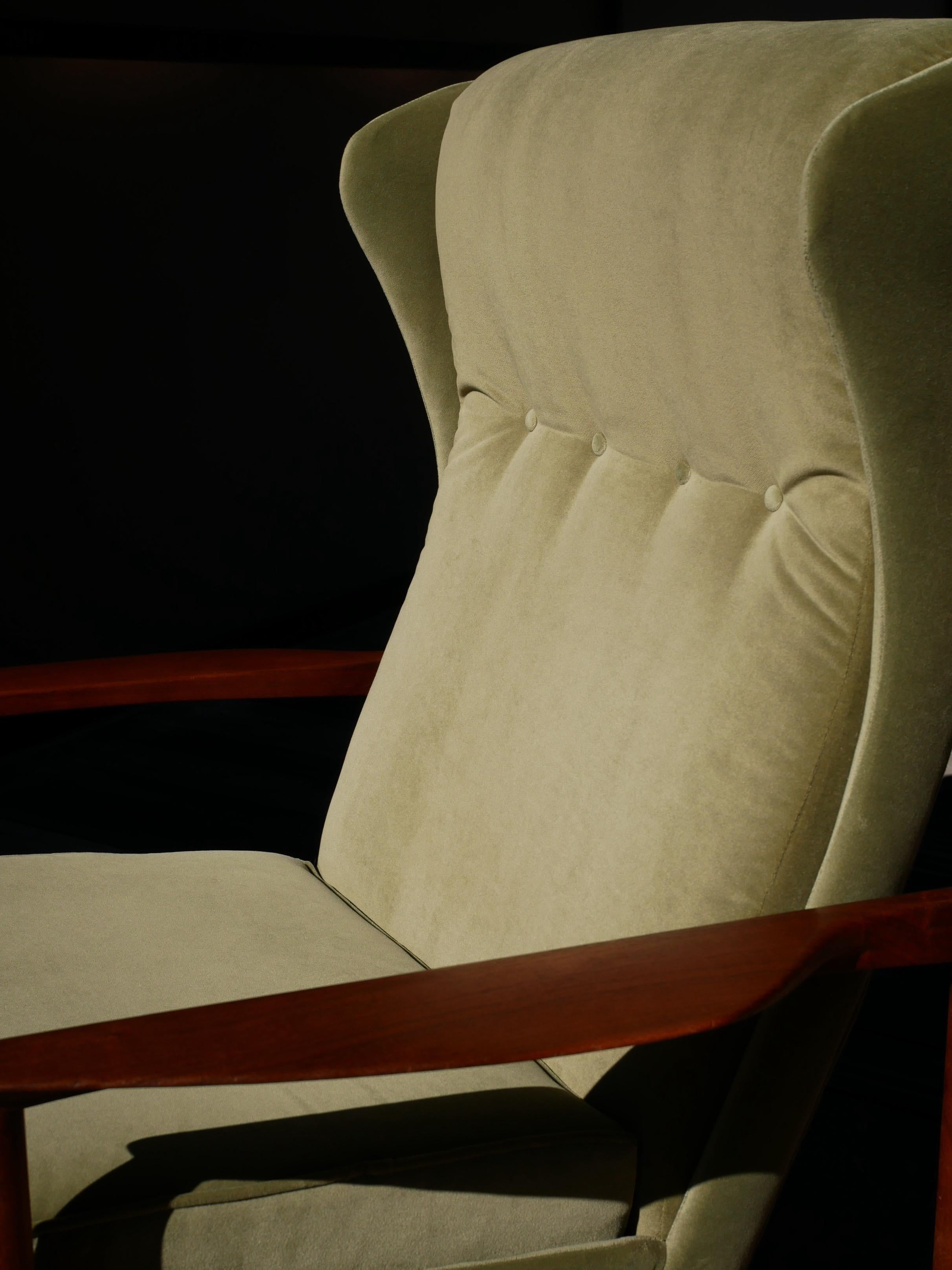 Mid-Century Wingback Armchair by Ib Kofod Larsen en venta 11
