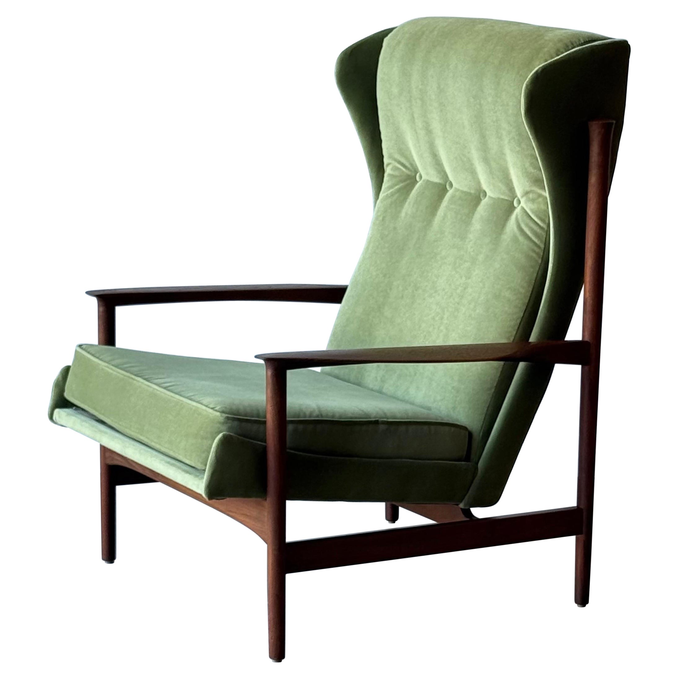 Mid-Century Wingback Armchair by Ib Kofod Larsen en venta