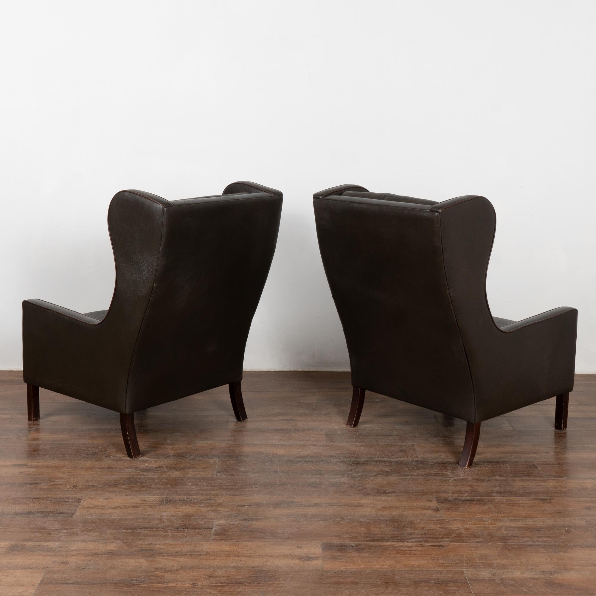 Mid Century Wingback Sessel mit dunkelbraunem Leder, Dänemark 6