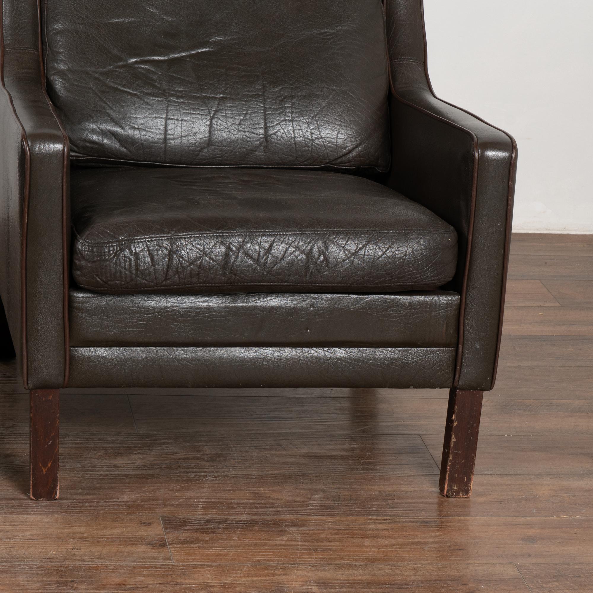 Mid Century Wingback Sessel mit dunkelbraunem Leder, Dänemark 2