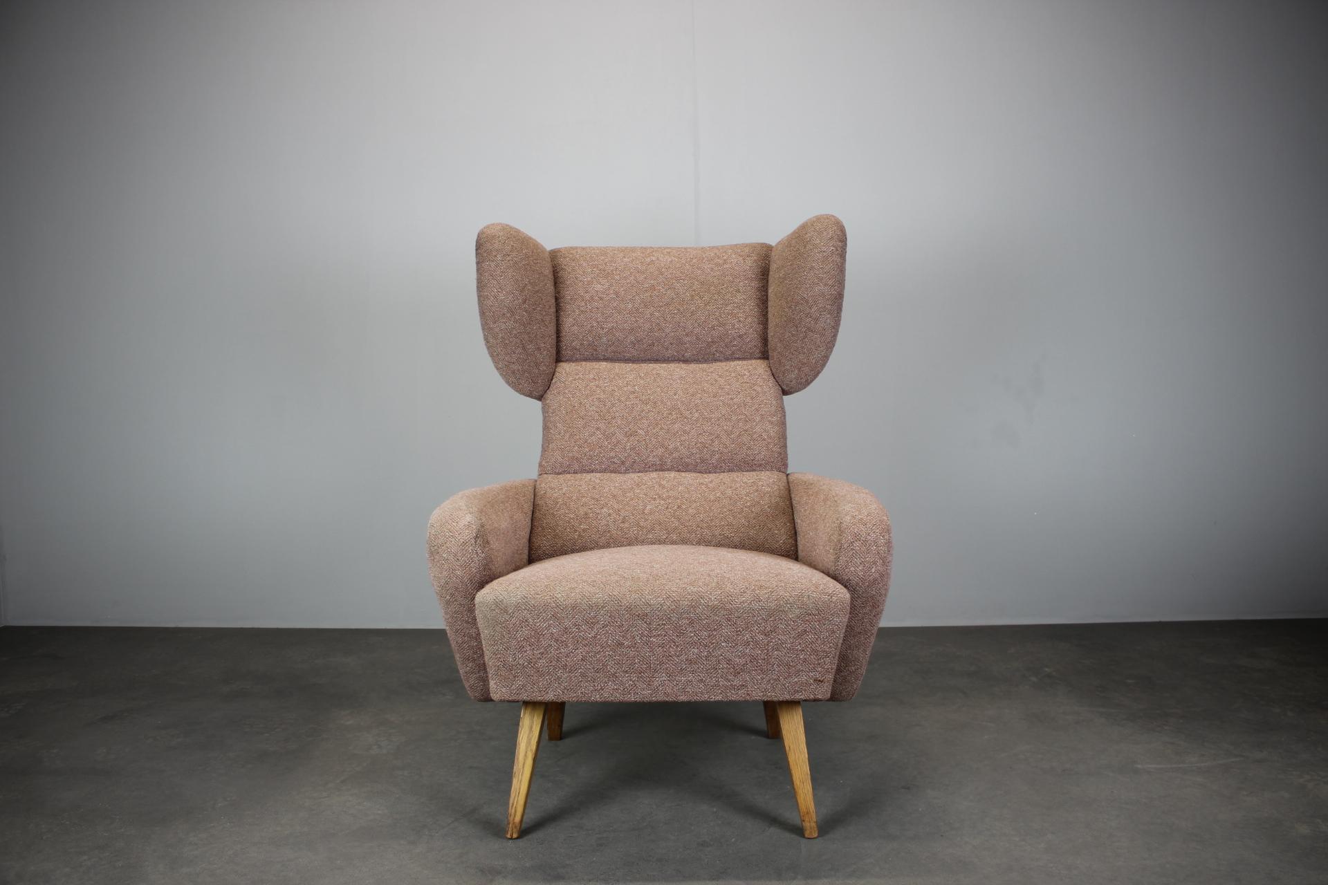 Mid-Century Modern Chaise longue à dossier en tissu rose, Tchécoslovaquie, années 1970 en vente