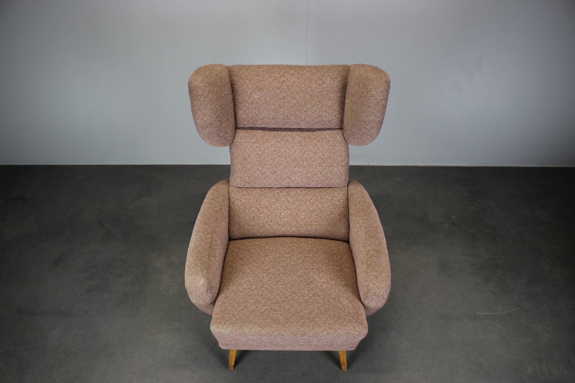 Tchèque Chaise longue à dossier en tissu rose, Tchécoslovaquie, années 1970 en vente
