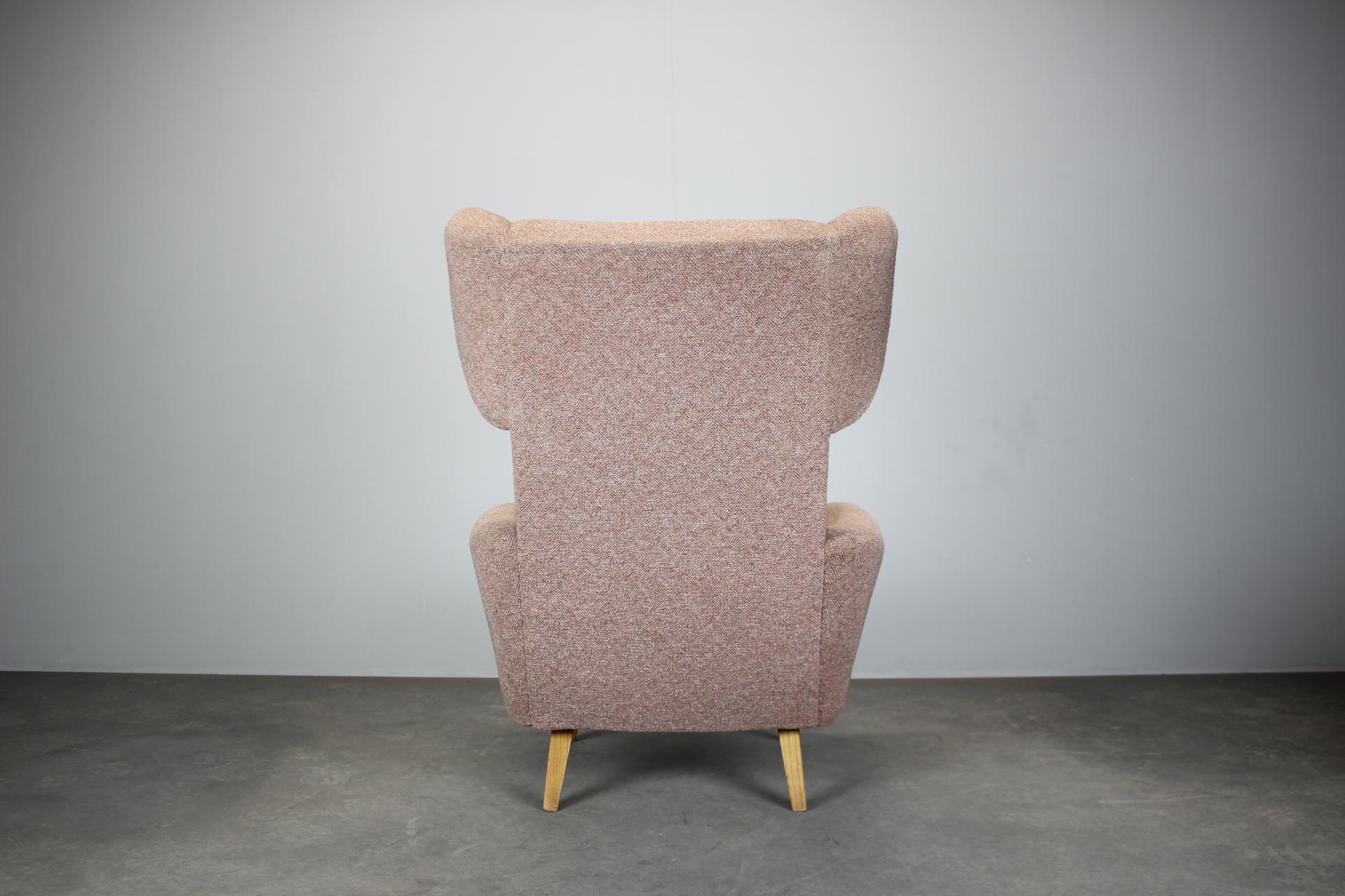 Tissu Chaise longue à dossier en tissu rose, Tchécoslovaquie, années 1970 en vente