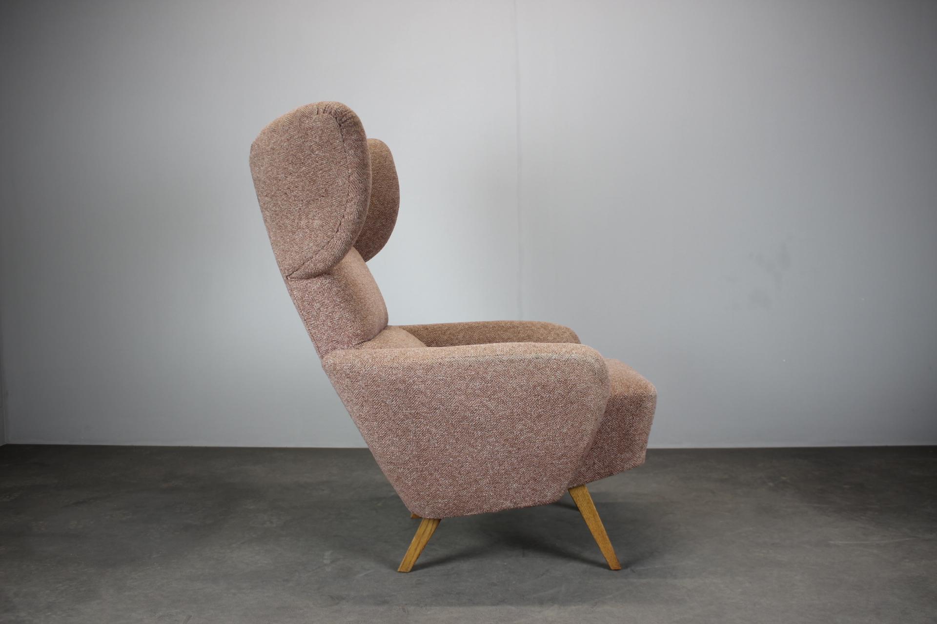 Chaise longue à dossier en tissu rose, Tchécoslovaquie, années 1970 en vente 1