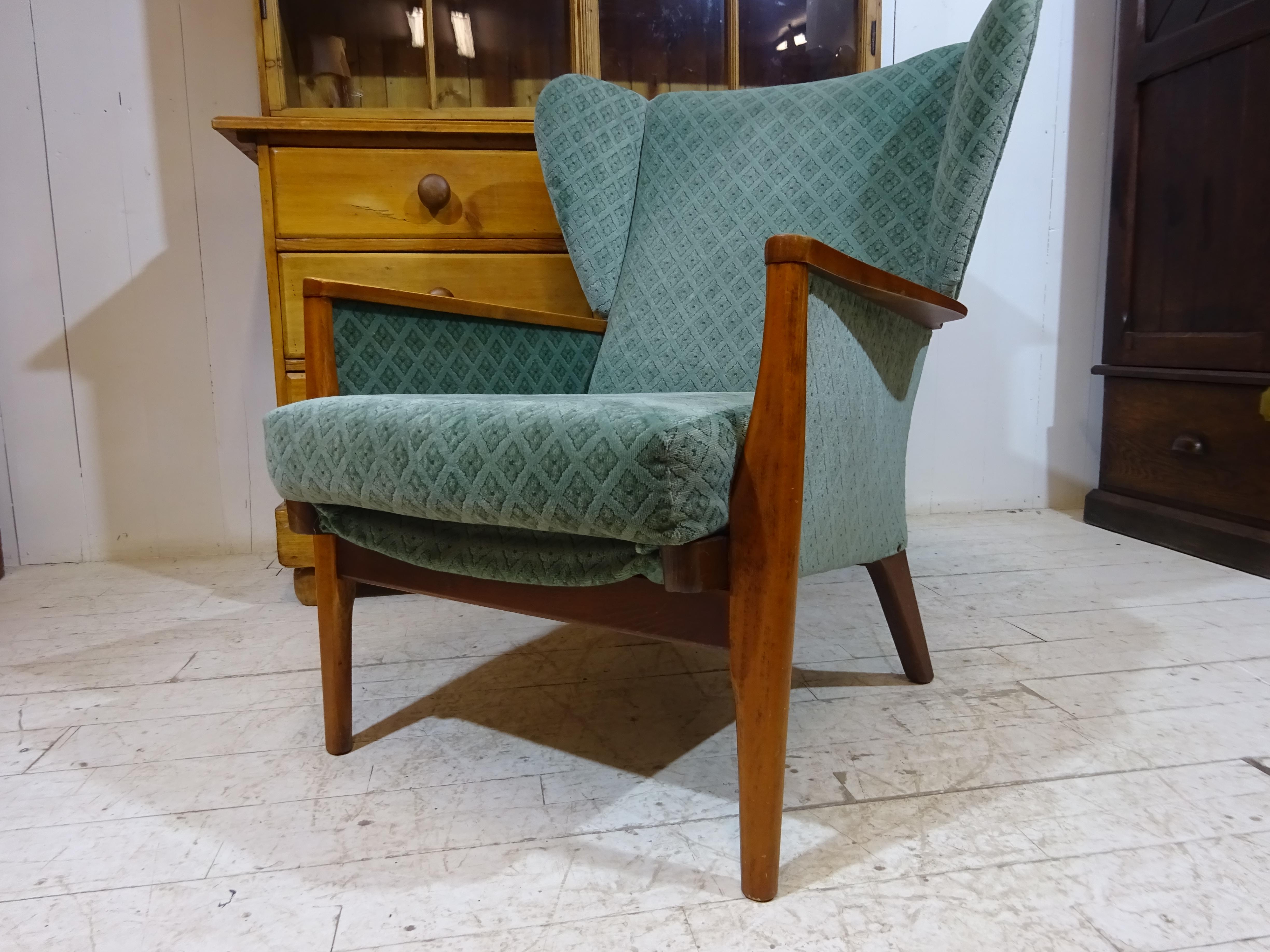 Mid Century Wingback Lounge Chair Model PK973 in Velvet by Parker Knoll In Good Condition In Tarleton, GB