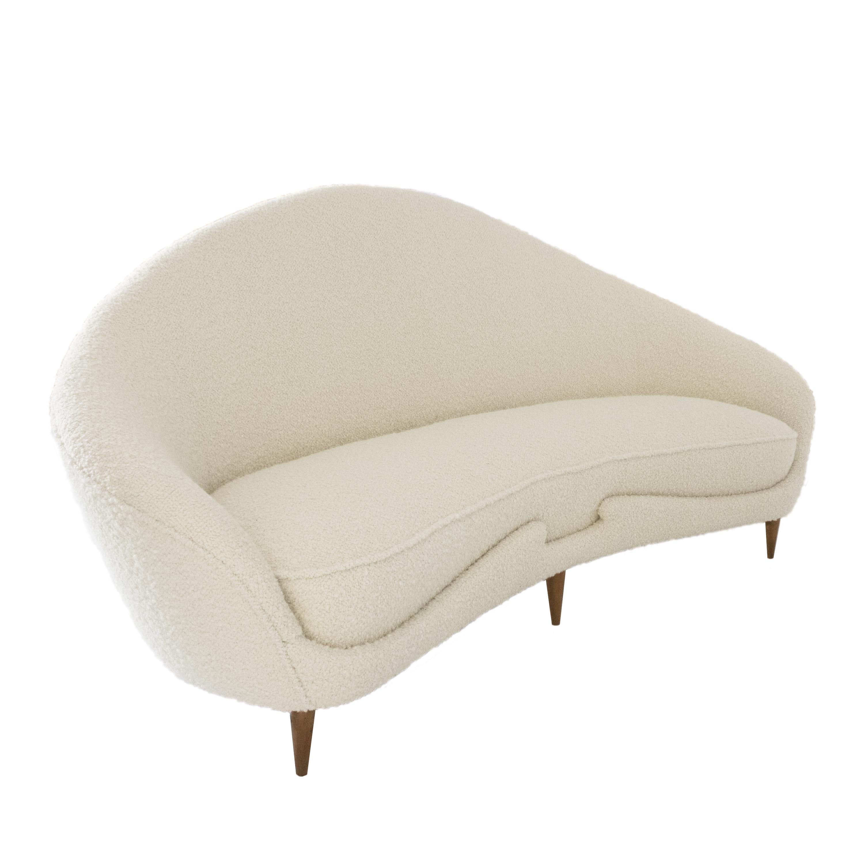 Mid-Century Modern Mid-Century Organic Curved Sofa Reupholstered in Beige Buclé , Italia, 1950