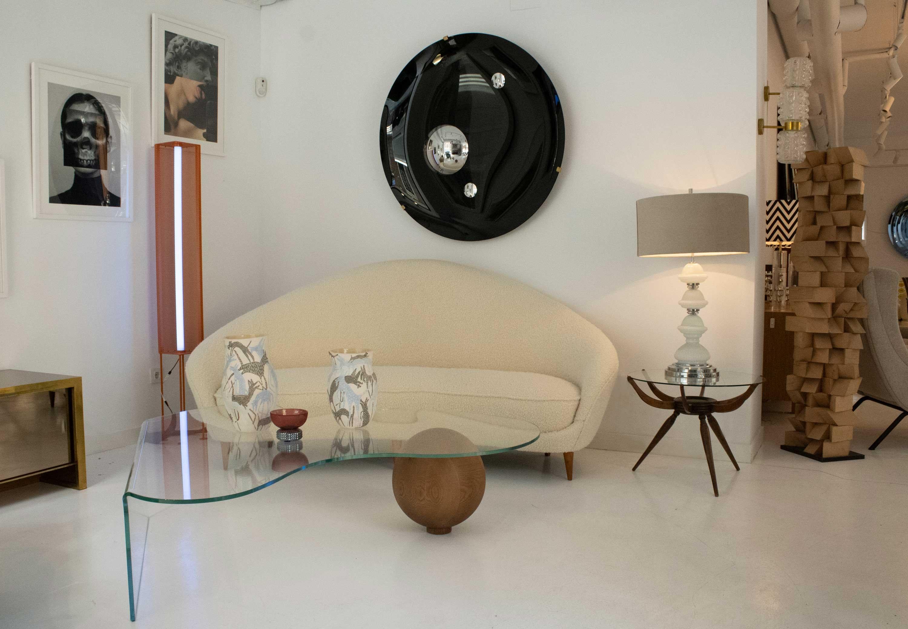 Organisches geschwungenes Sofa aus der Jahrhundertmitte, neu gepolstert mit beigem Buclé, Italien, 1950 im Angebot 1