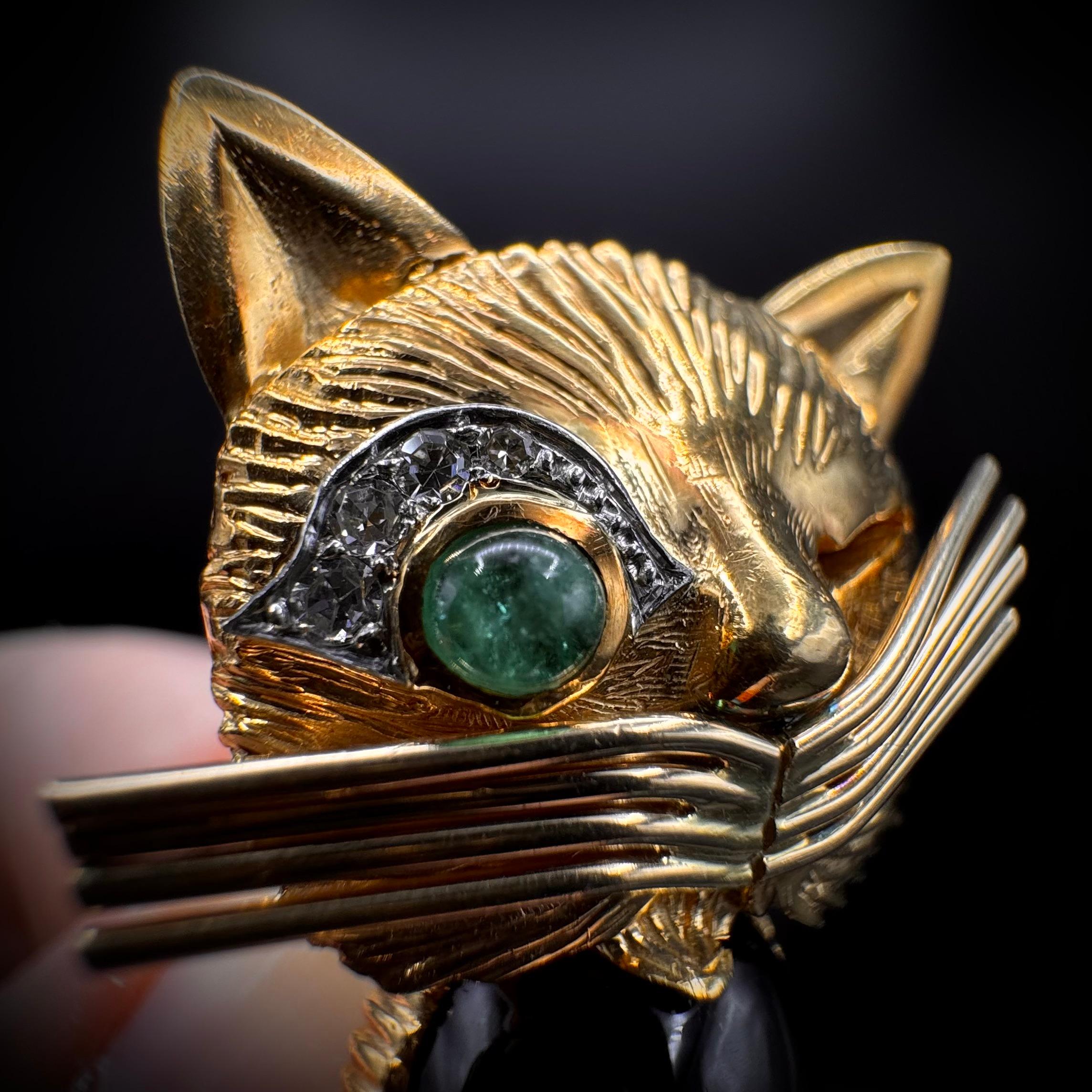 Mid-Century Winking Cat Emerald Diamond Onyx Brooch Yellow Gold English 1950s For Sale 4
