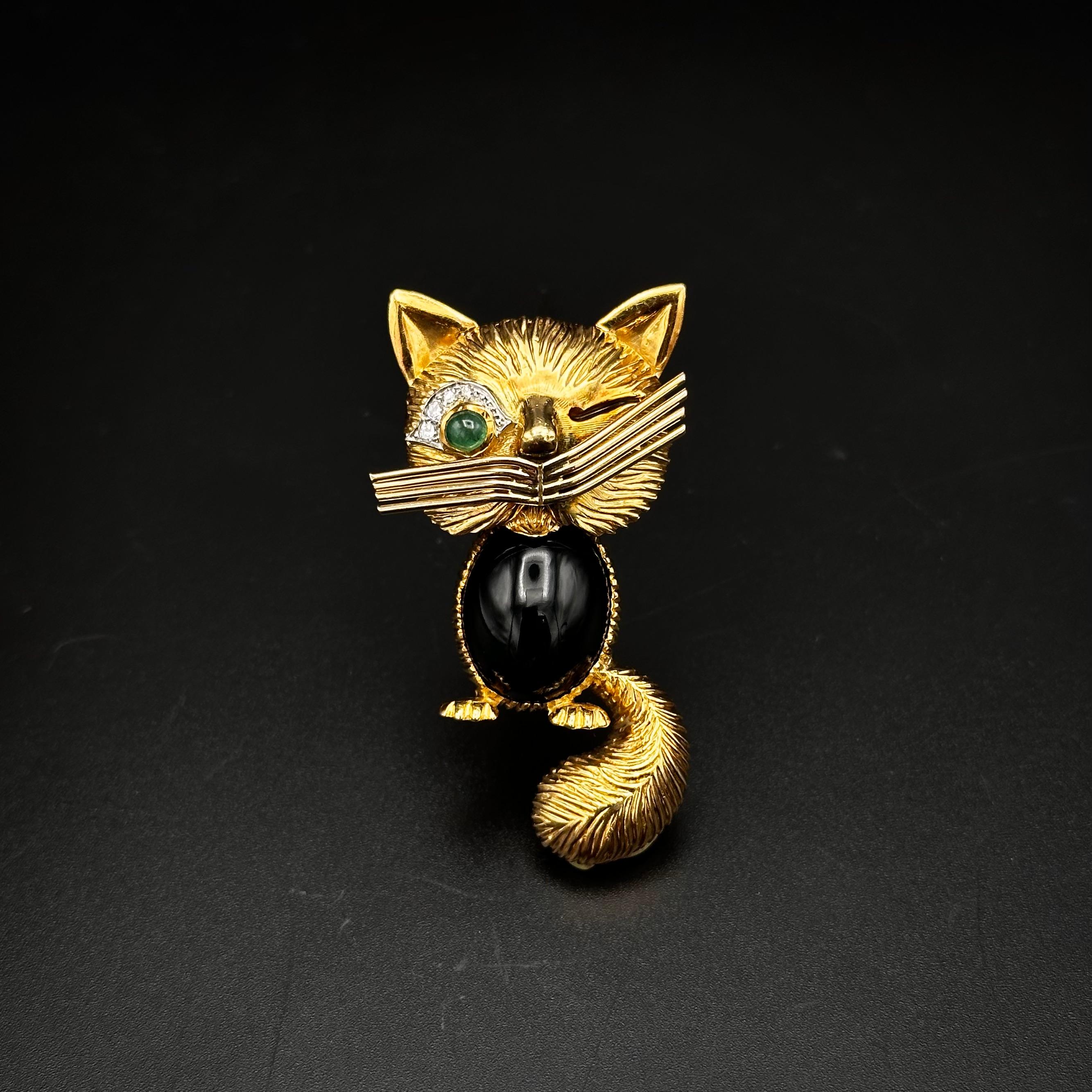 Mid-Century Winking Cat Emerald Diamond Onyx Brooch Yellow Gold English 1950s For Sale 7