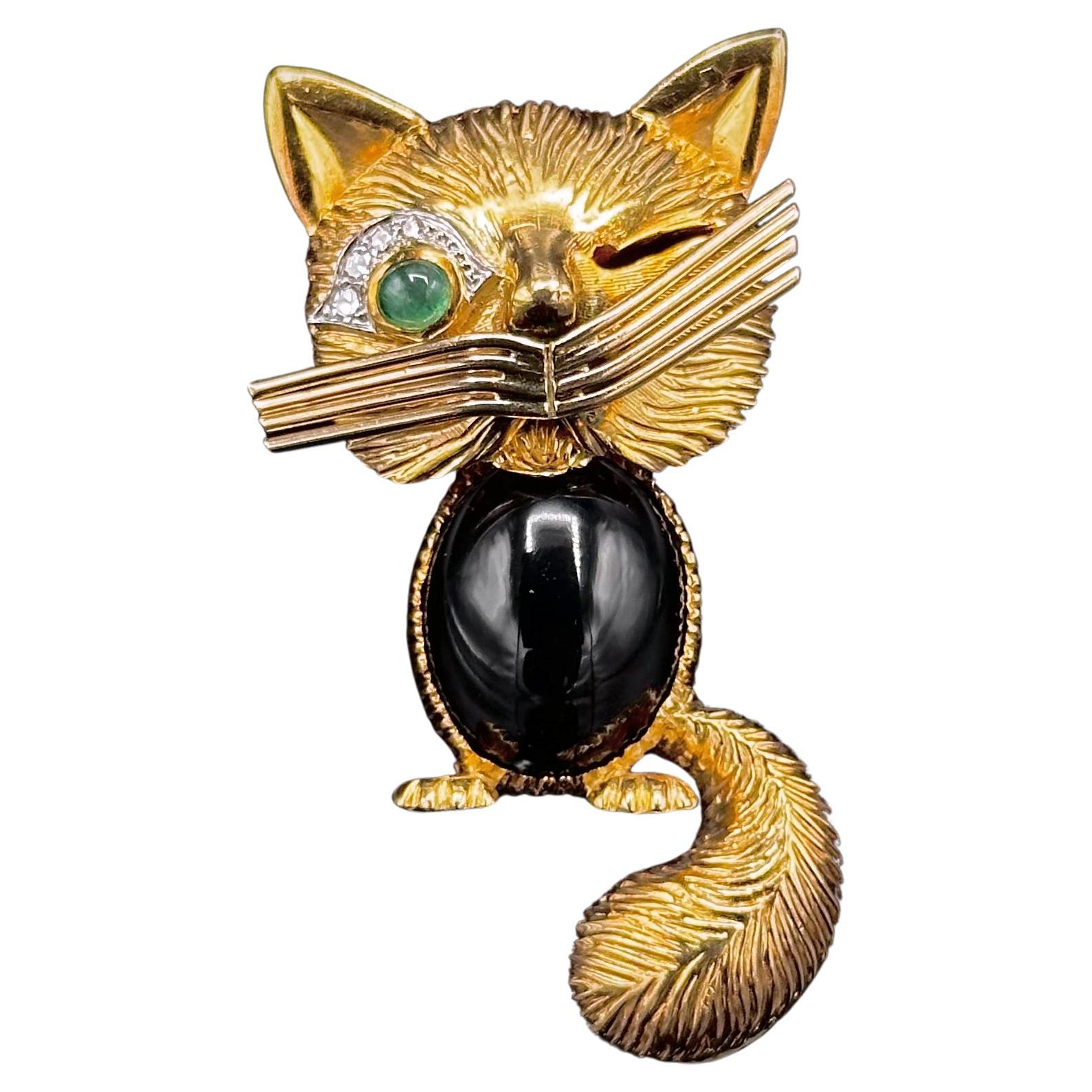 Mid-Century Winking Cat Emerald Diamond Onyx Brooch Yellow Gold English 1950s For Sale