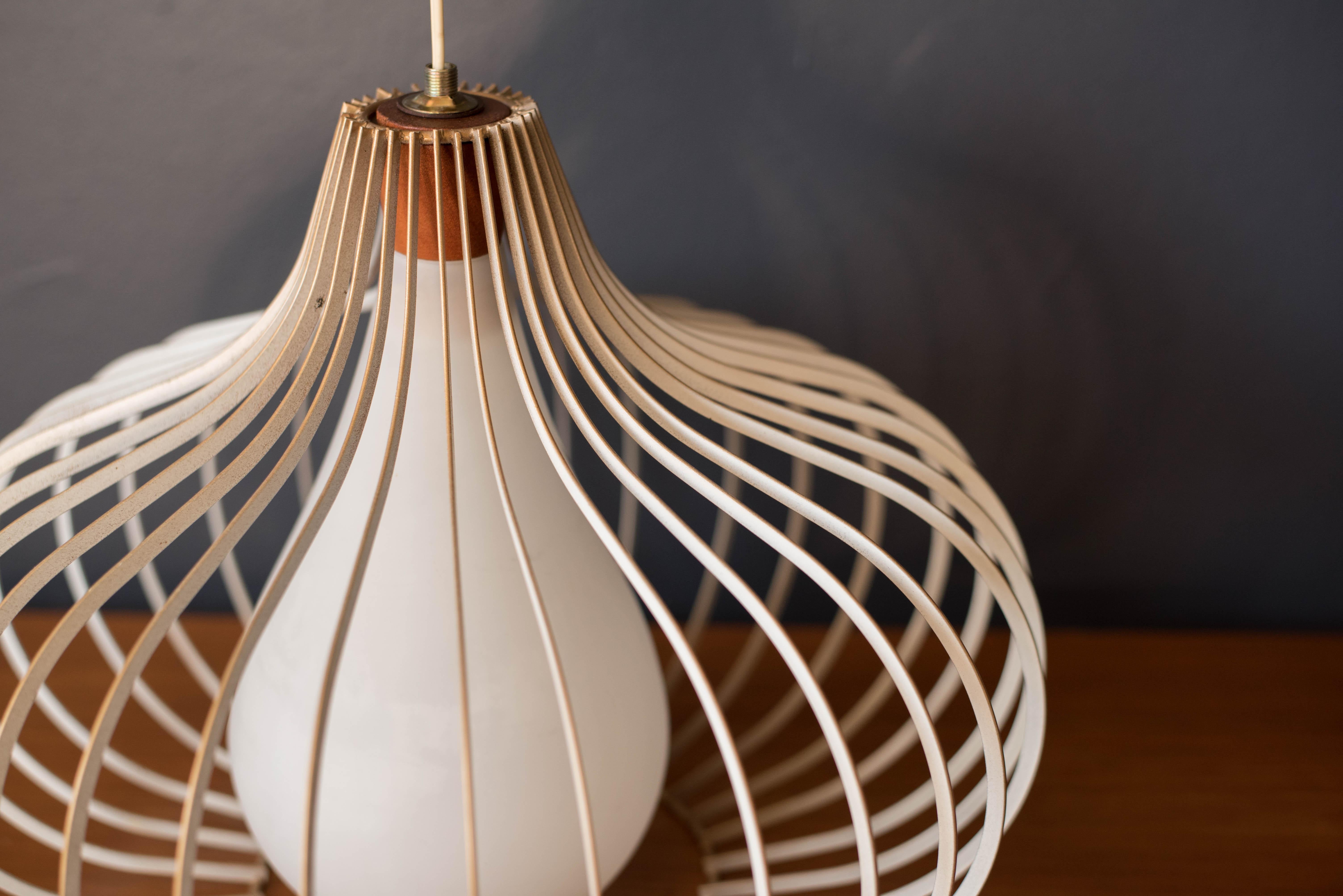 Mid Century Wire and Glass Pendant Lamp In Good Condition In San Jose, CA