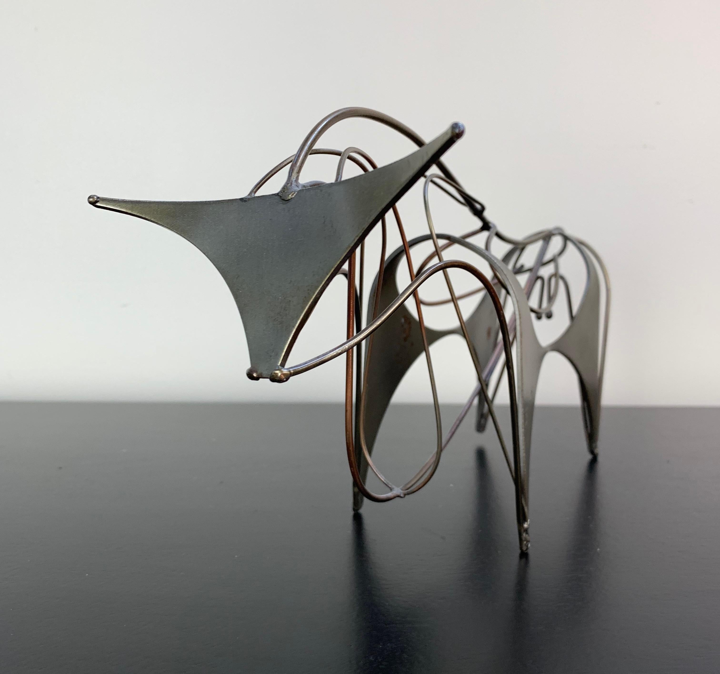 Sculpture de taureau anatomique en fil de fer et en acier inoxydable en trois dimensions, dans le style de Fredrick Weinberg.
