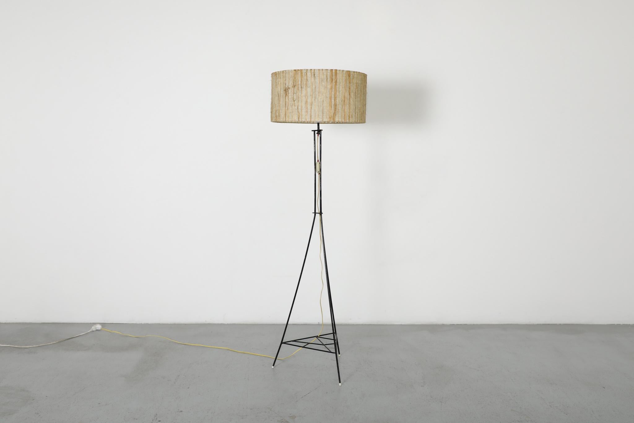 Olandese Lampada da terra in filo metallico di metà secolo con ripiano per piante in vendita