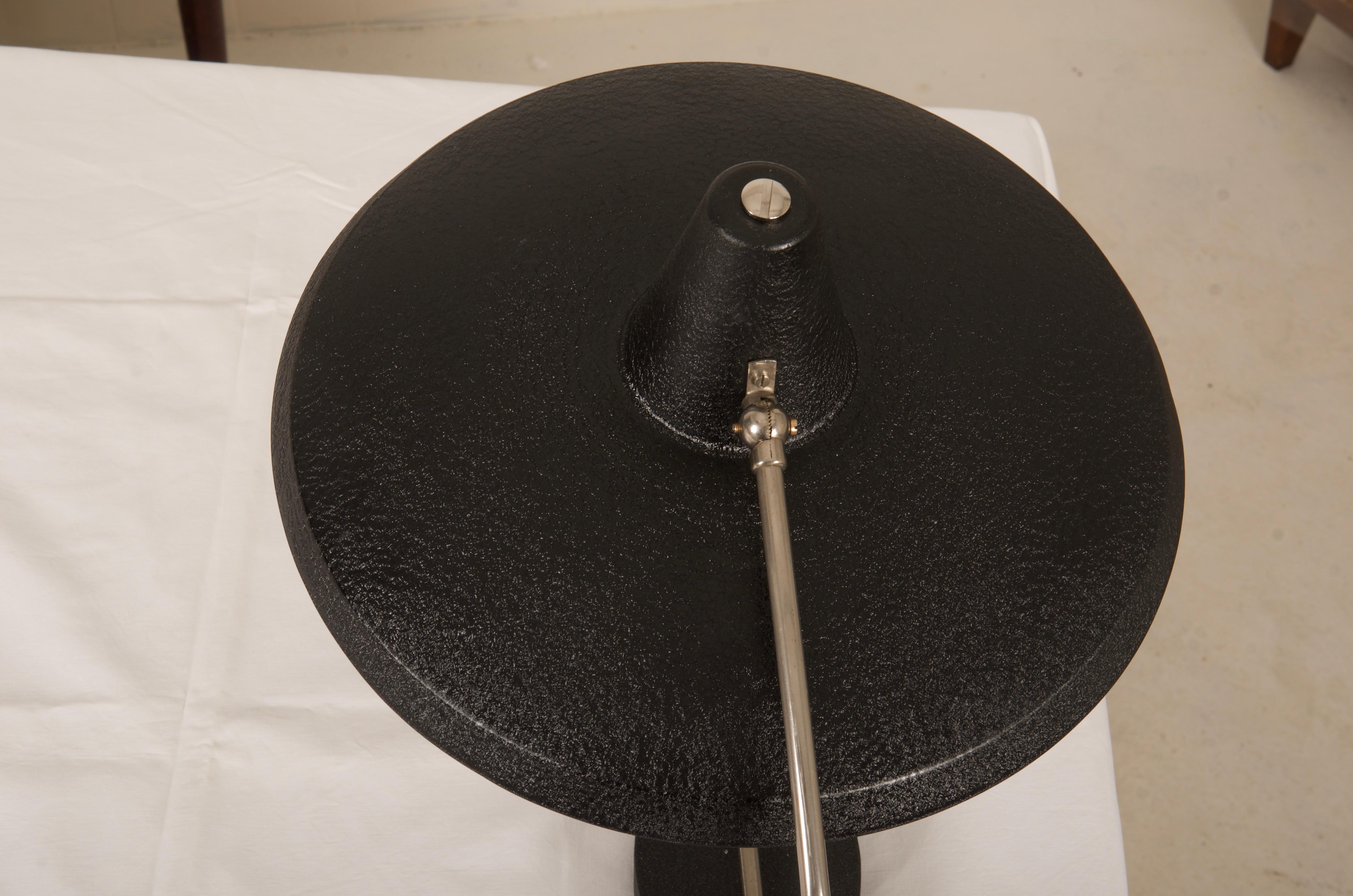 Mid-Century Witch Hat Brass/Steel Table Lamp In Good Condition For Sale In Vienna, AT