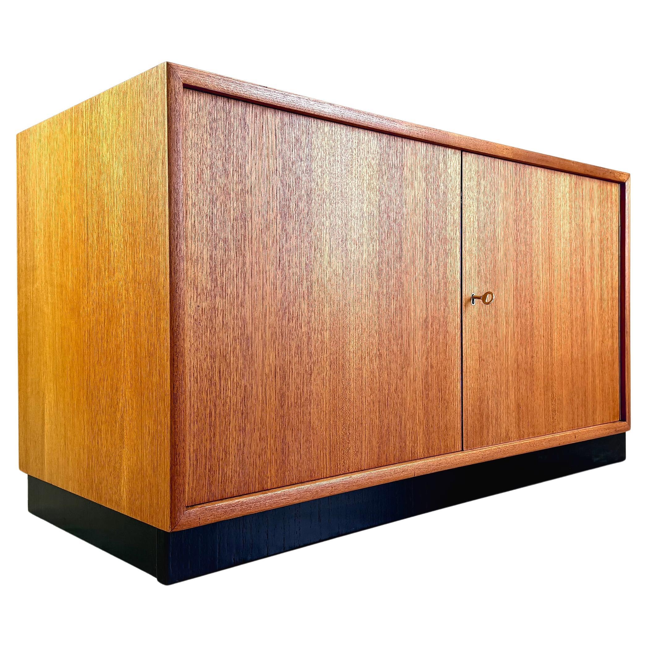 Mid Century WK furniture teca cómoda aparador mueble vintage en venta