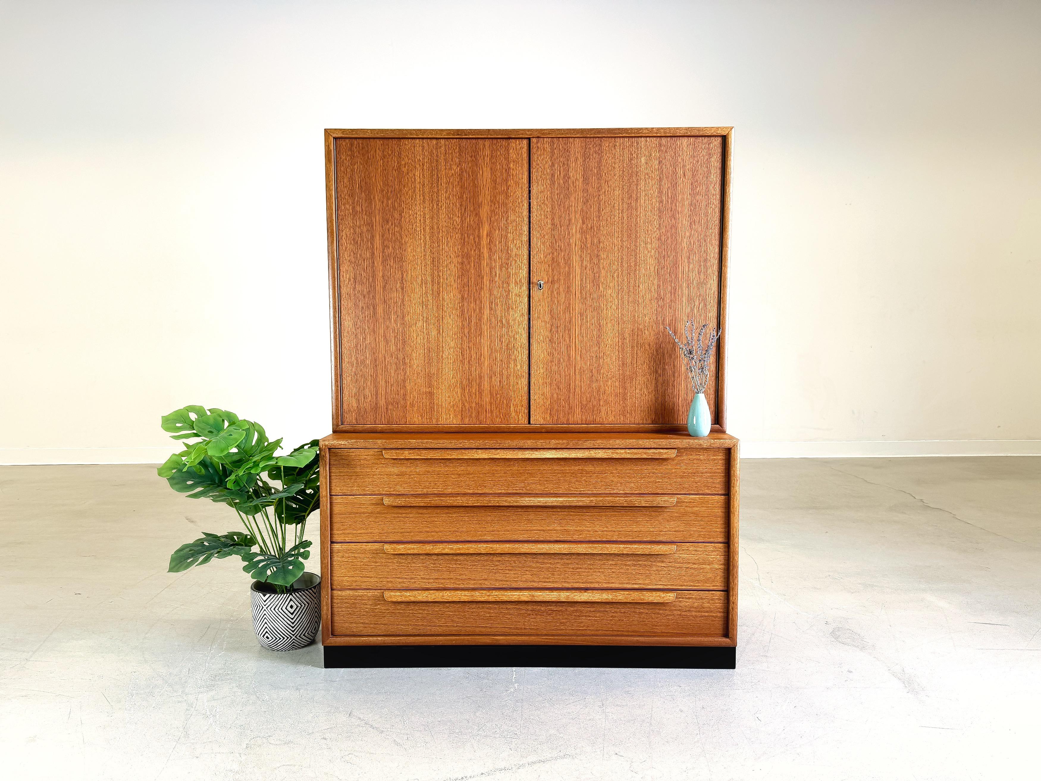 Mid Century WK Möbel Teakholz Regal Schrank Bücherregal vintage (Moderne der Mitte des Jahrhunderts) im Angebot