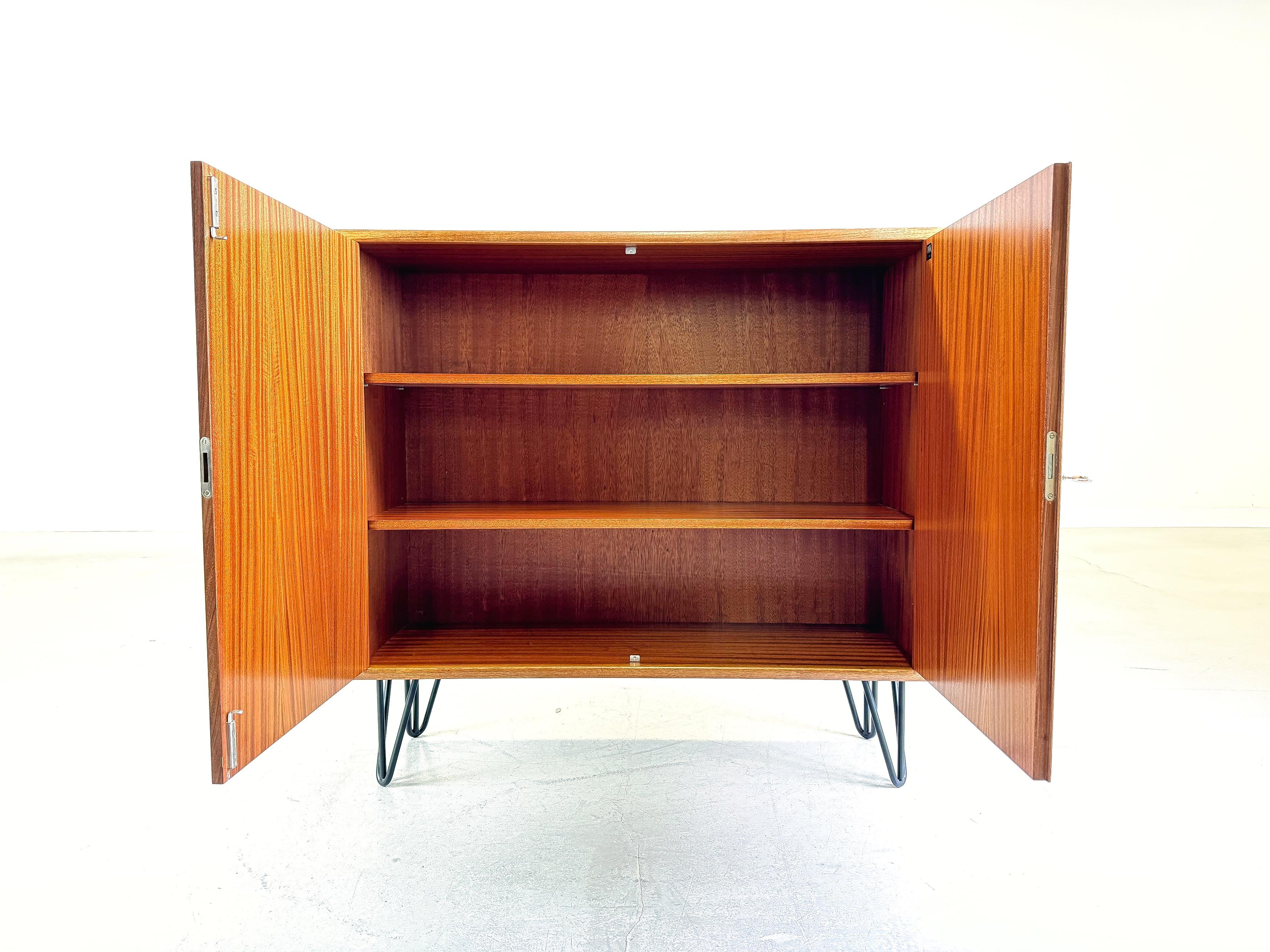 Oiled Mid Century WK Möbel Teak Kommode Schrank Hairpin Vintage