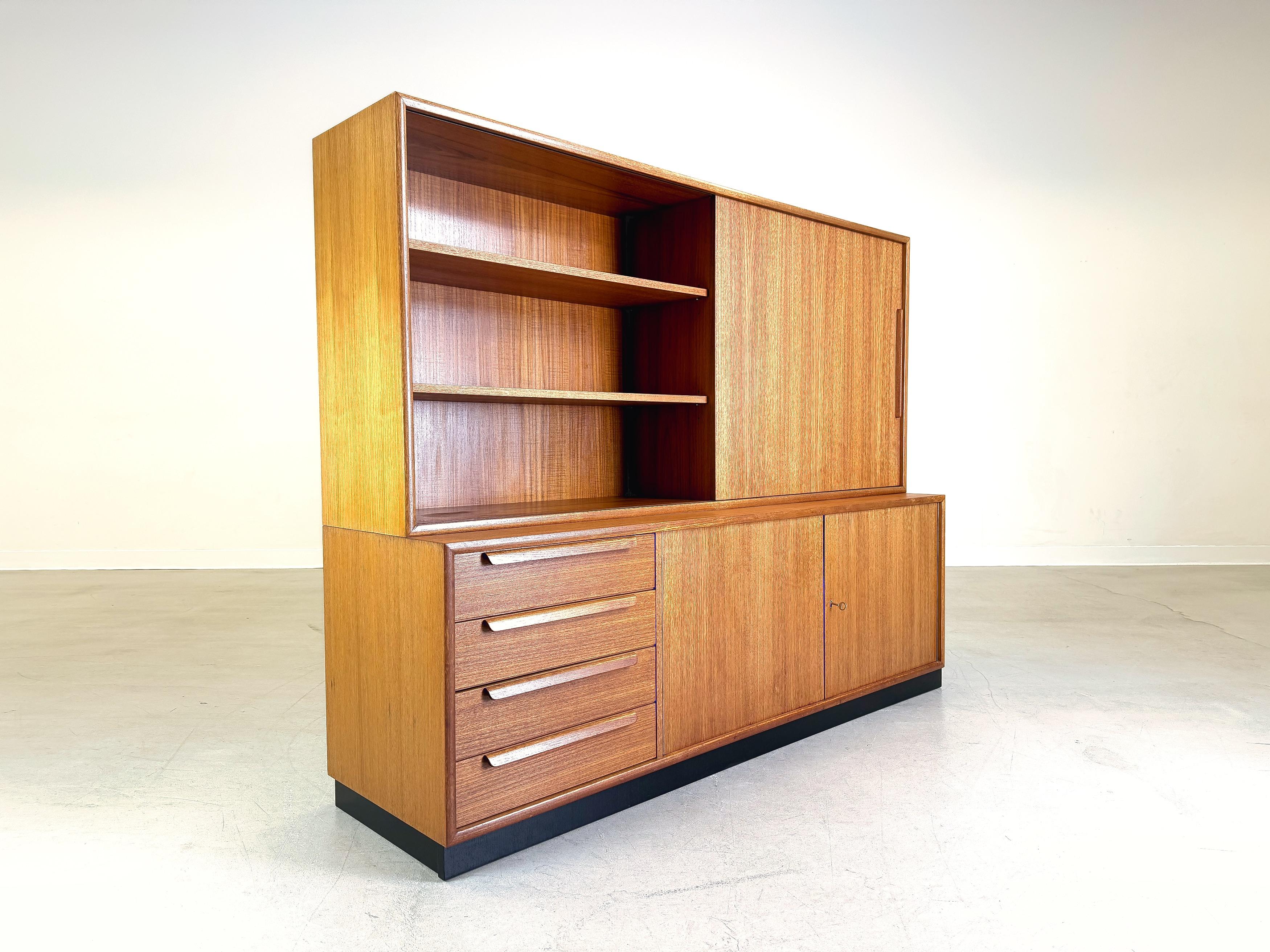 Tedesco Mid Century WK Möbel Credenza in teak Schrank Regal Vintage in vendita