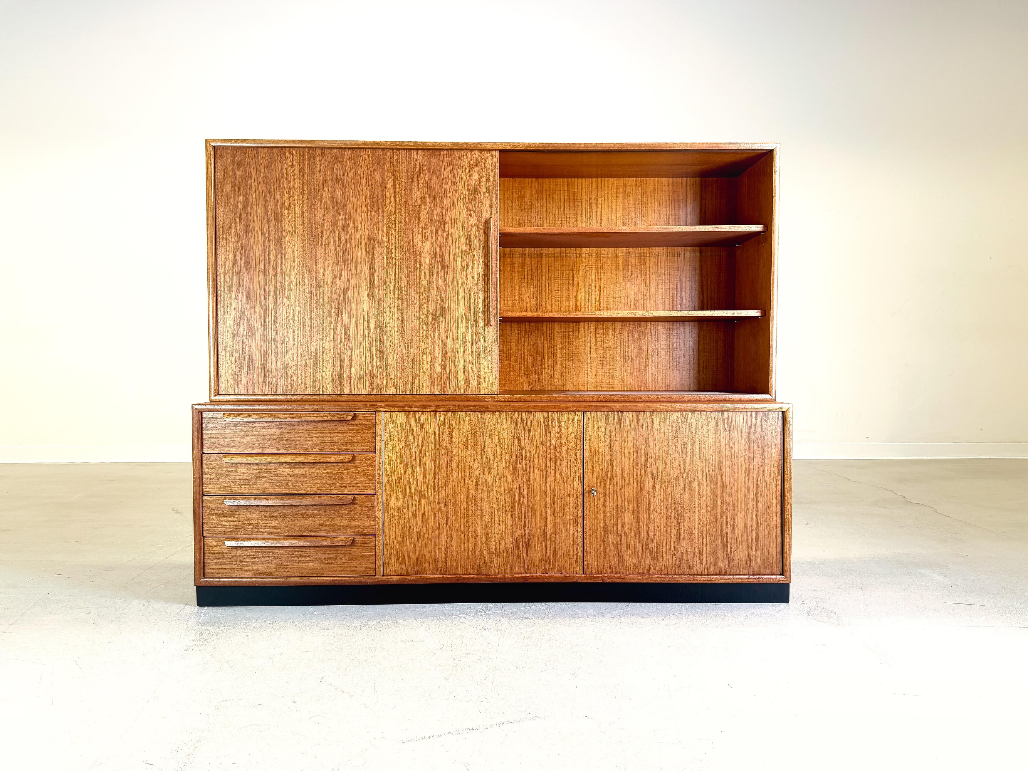 A olio Mid Century WK Möbel Credenza in teak Schrank Regal Vintage in vendita