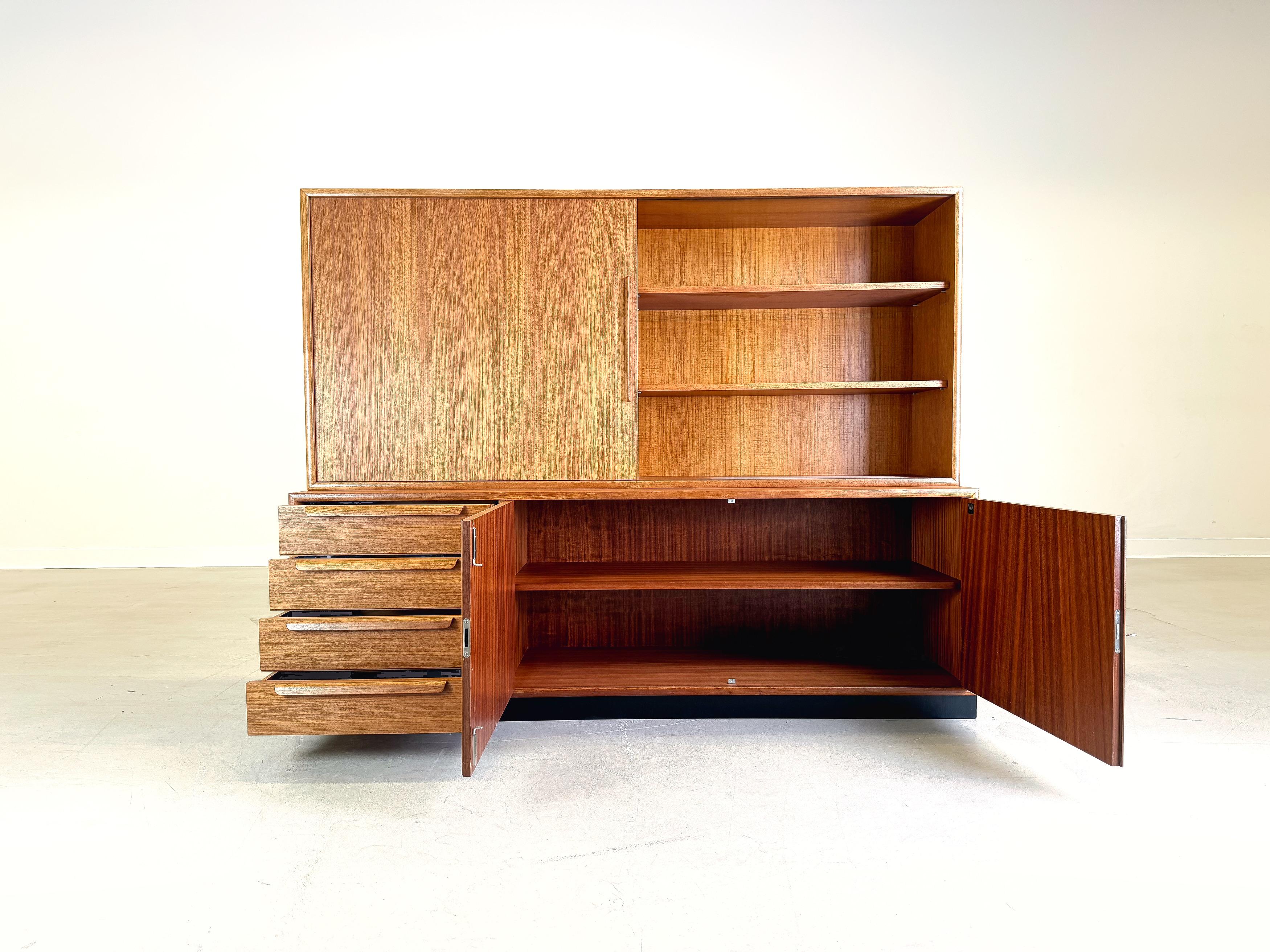 Mid Century WK Möbel Credenza in teak Schrank Regal Vintage In condizioni buone in vendita a Berlin, DE