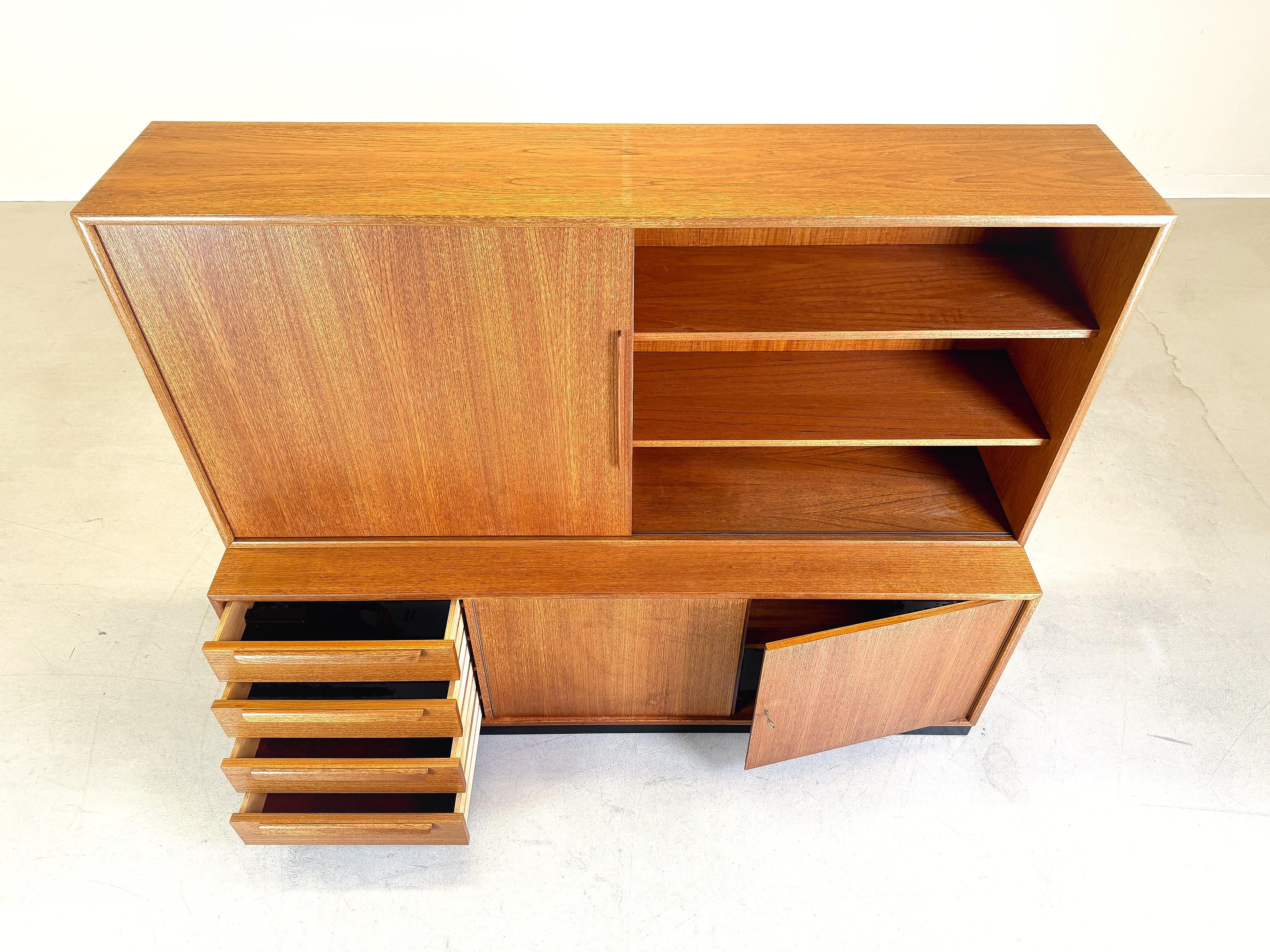 Metà XX secolo Mid Century WK Möbel Credenza in teak Schrank Regal Vintage in vendita
