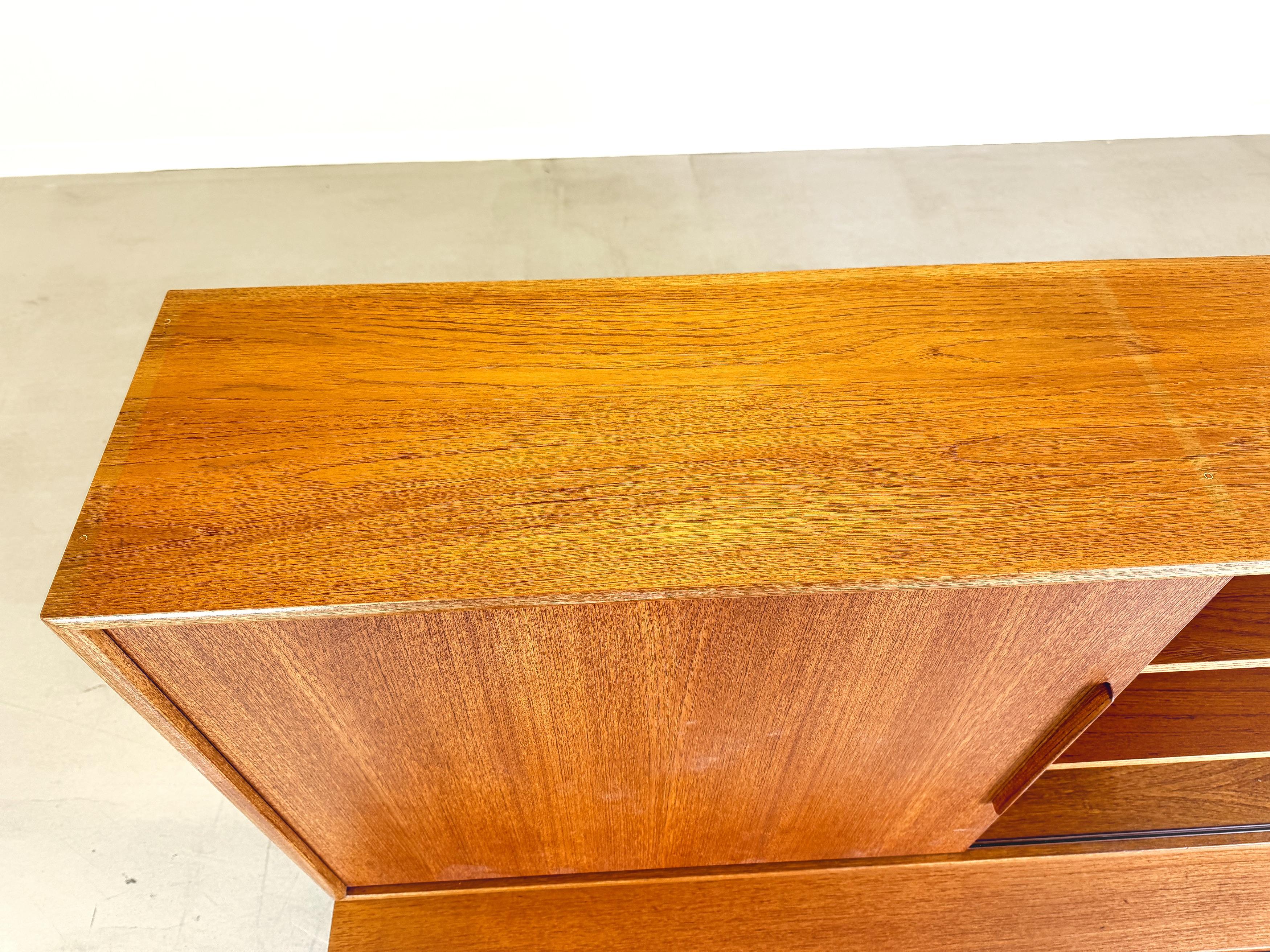 Teak Mid Century WK Möbel Credenza in teak Schrank Regal Vintage in vendita