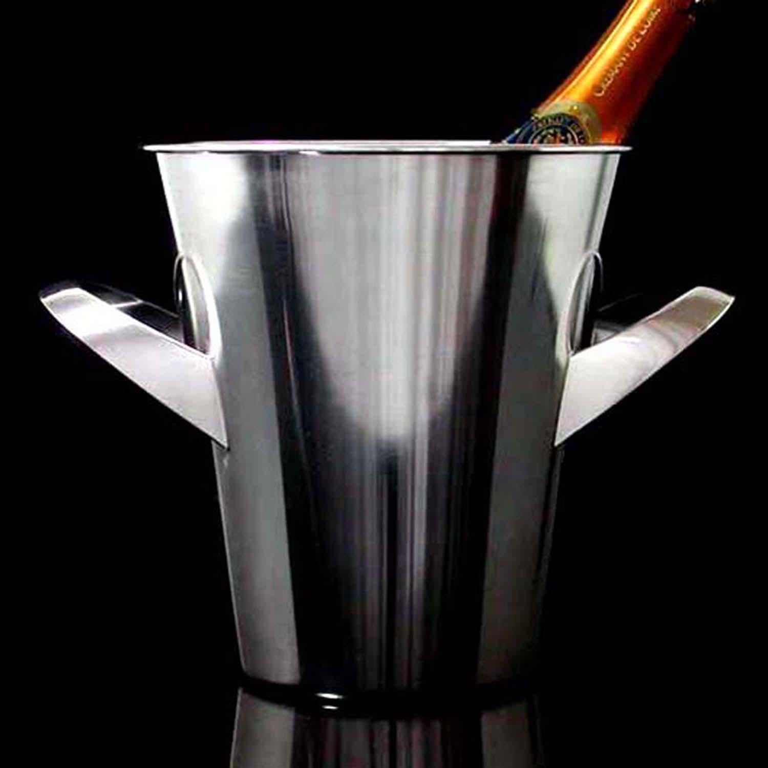 Awesome modernist silver plated ice bucket by Kurt Mayer for WMF, 1950s-1960s. A beautiful ice bucket in very good, professionally polished condition in traditionell Bauhaus design.