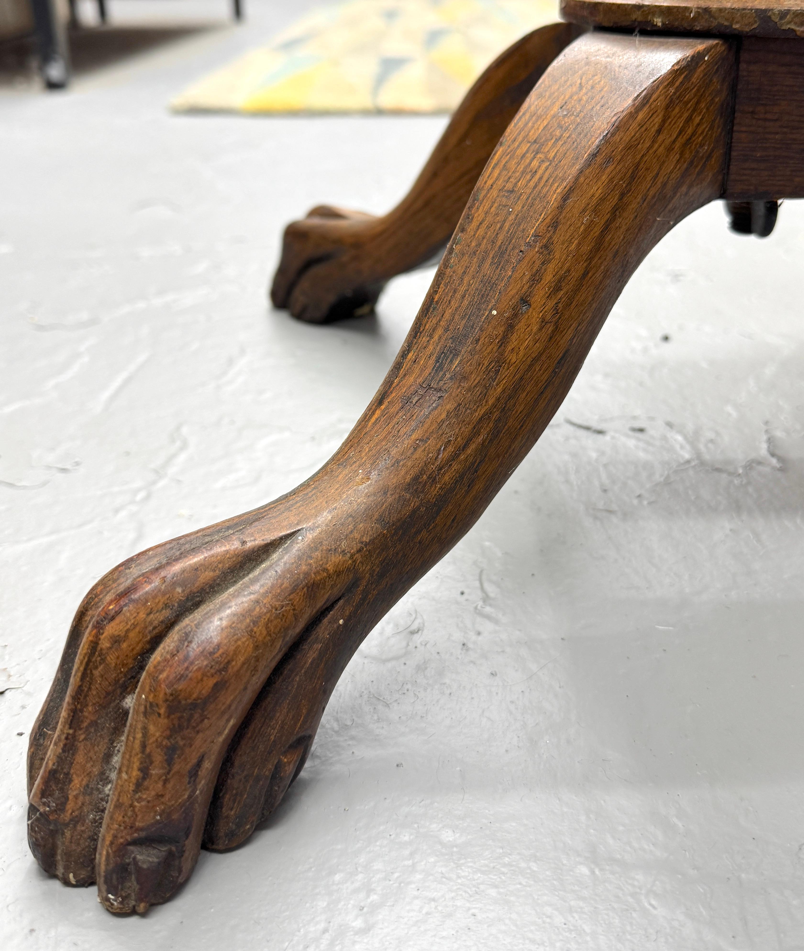 Garderobe aus Holz und Messing aus der Mitte des Jahrhunderts im Angebot 1