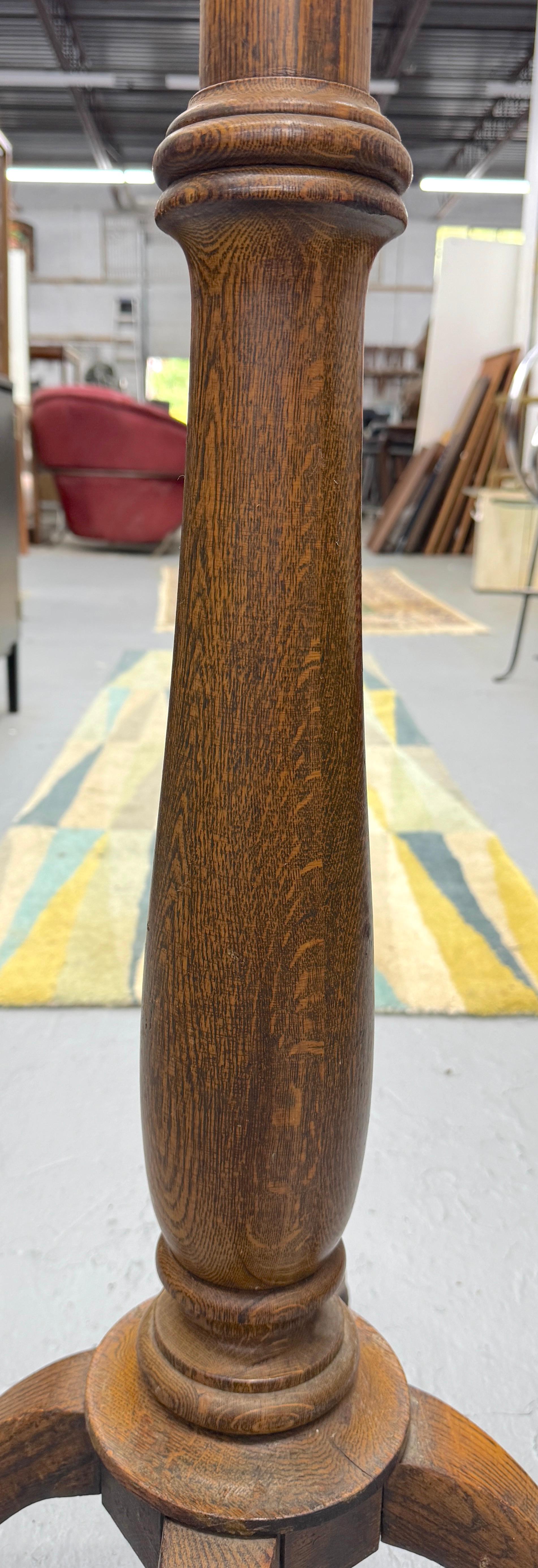 Garderobe aus Holz und Messing aus der Mitte des Jahrhunderts im Angebot 2