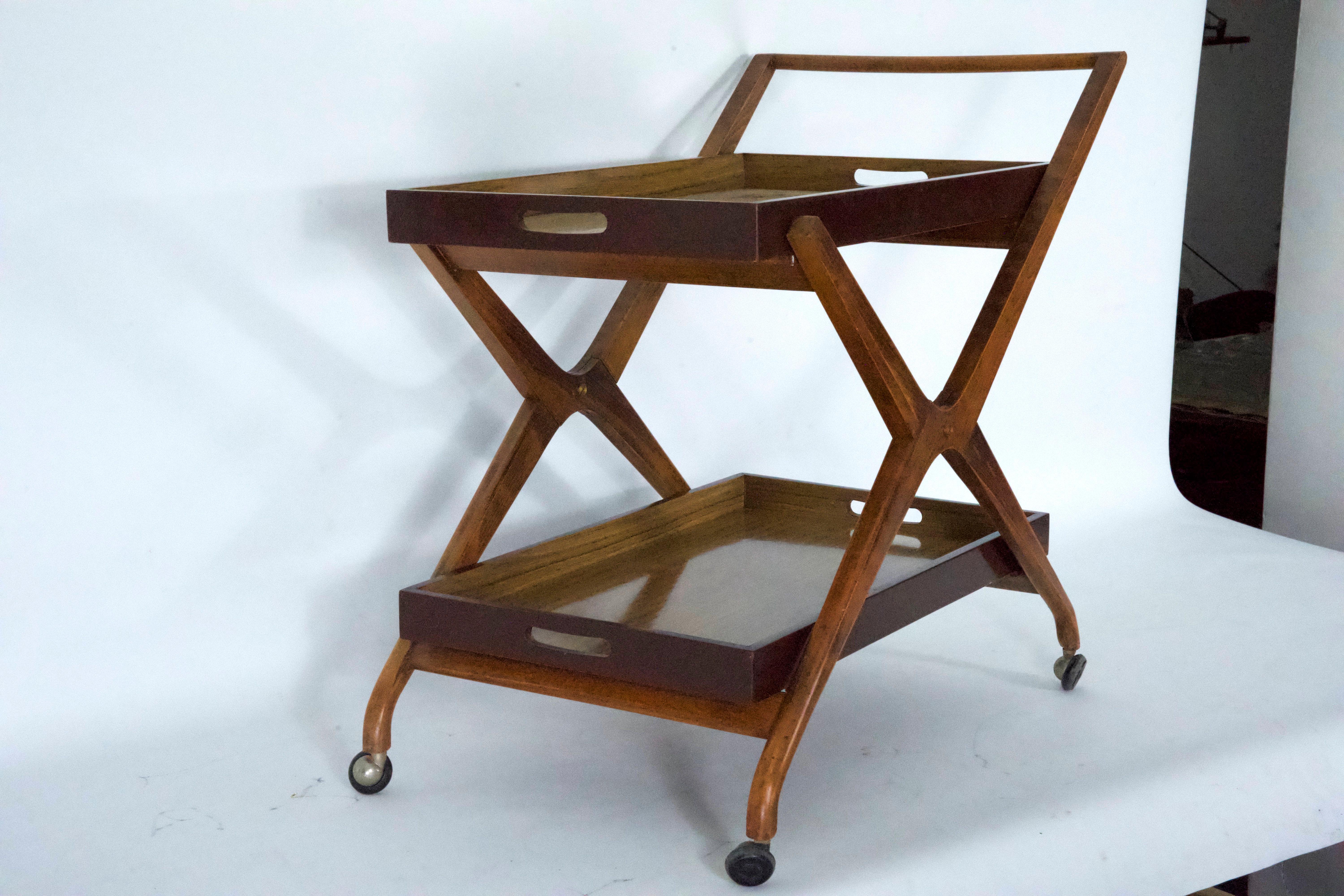 Mid-Century Modern Chariot de bar du milieu du siècle en bois et formica à la manière d'Angelo Ostuni, Italie 1950 en vente