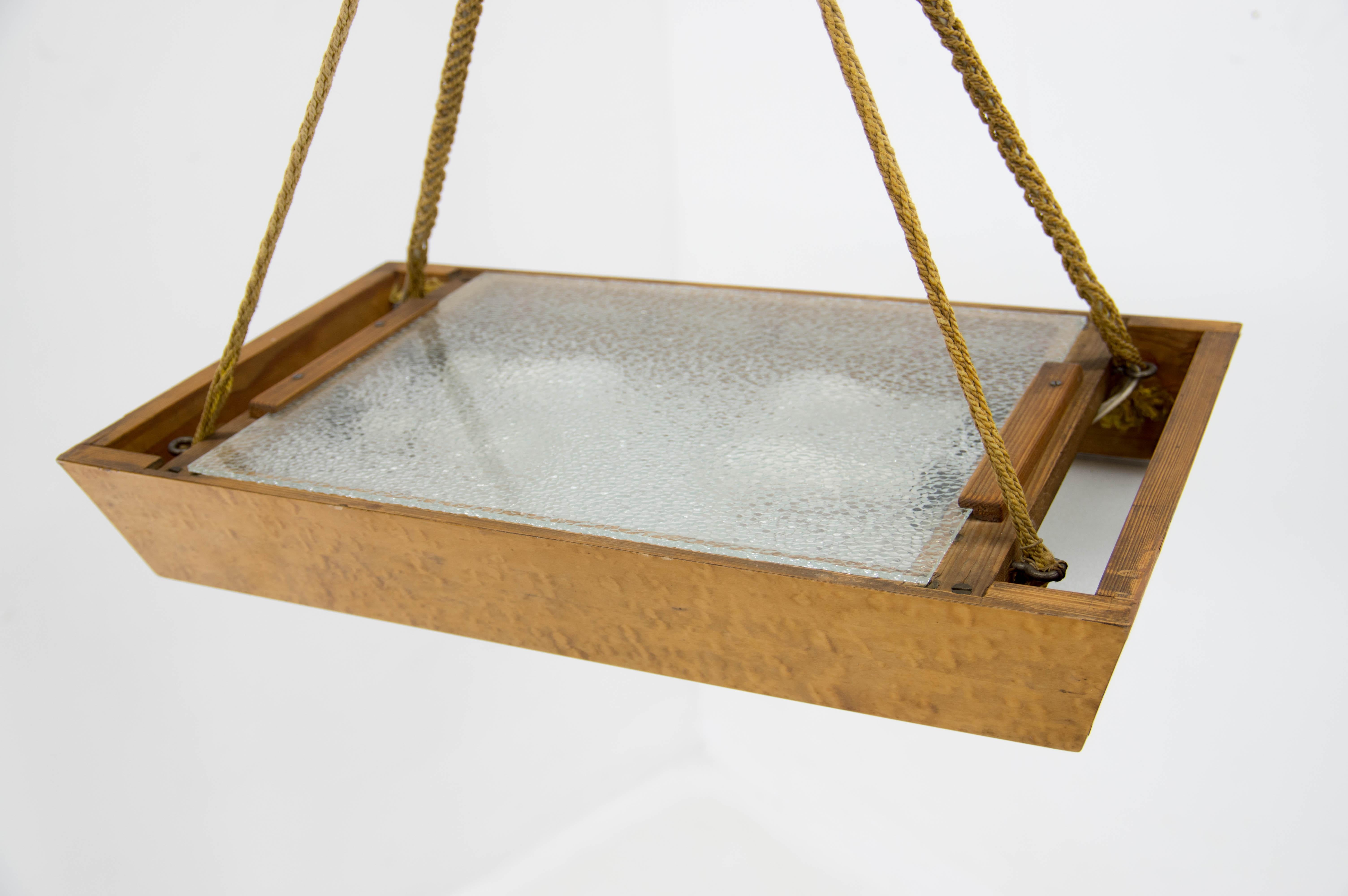 Vetro Lampadario in legno e vetro di metà secolo di Krasna JIzba, anni '50 in vendita