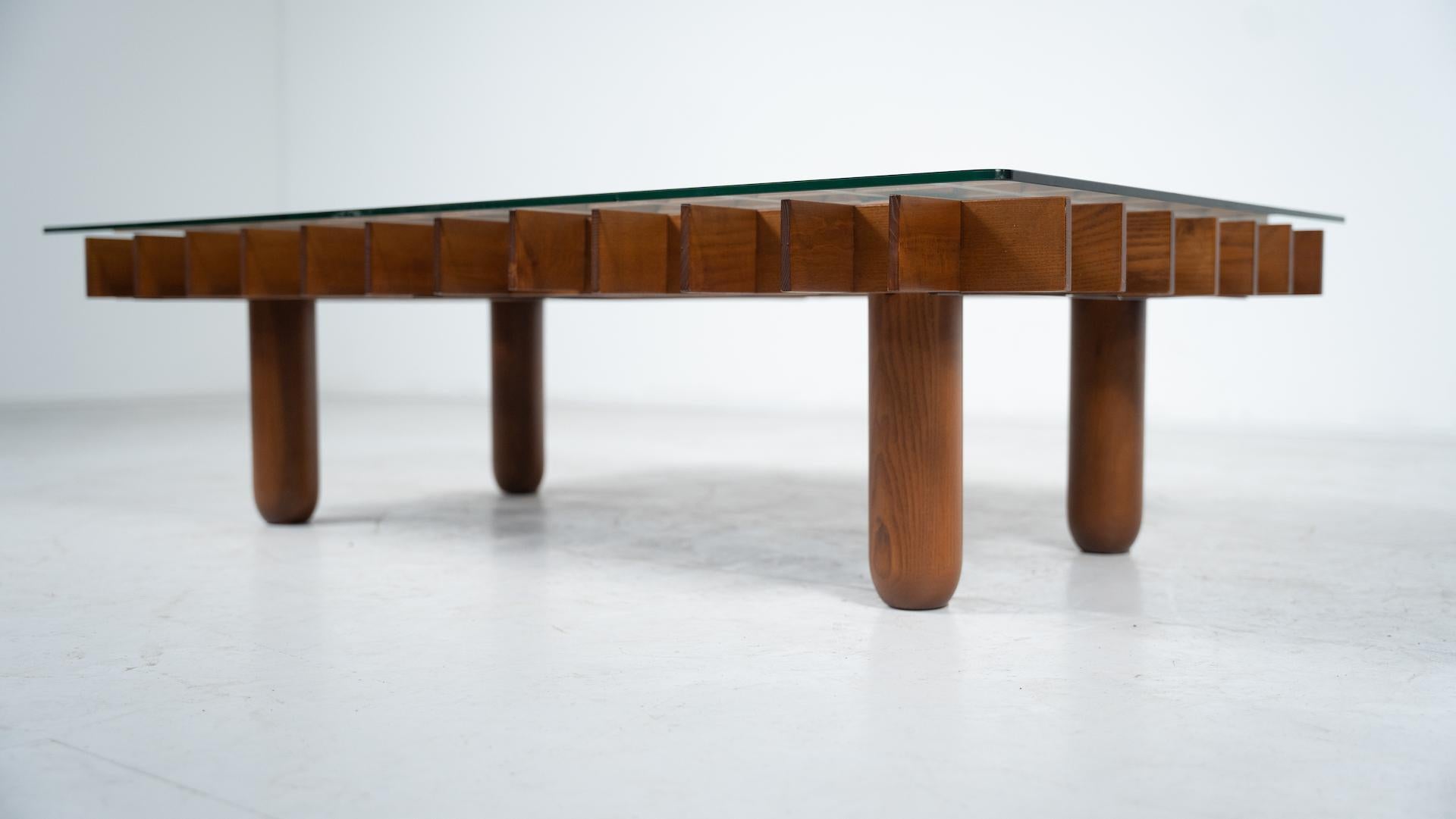 Mid-Century Wood and Glass Coffee Table in the style of Gianfranco Frattini In Good Condition In Brussels, BE