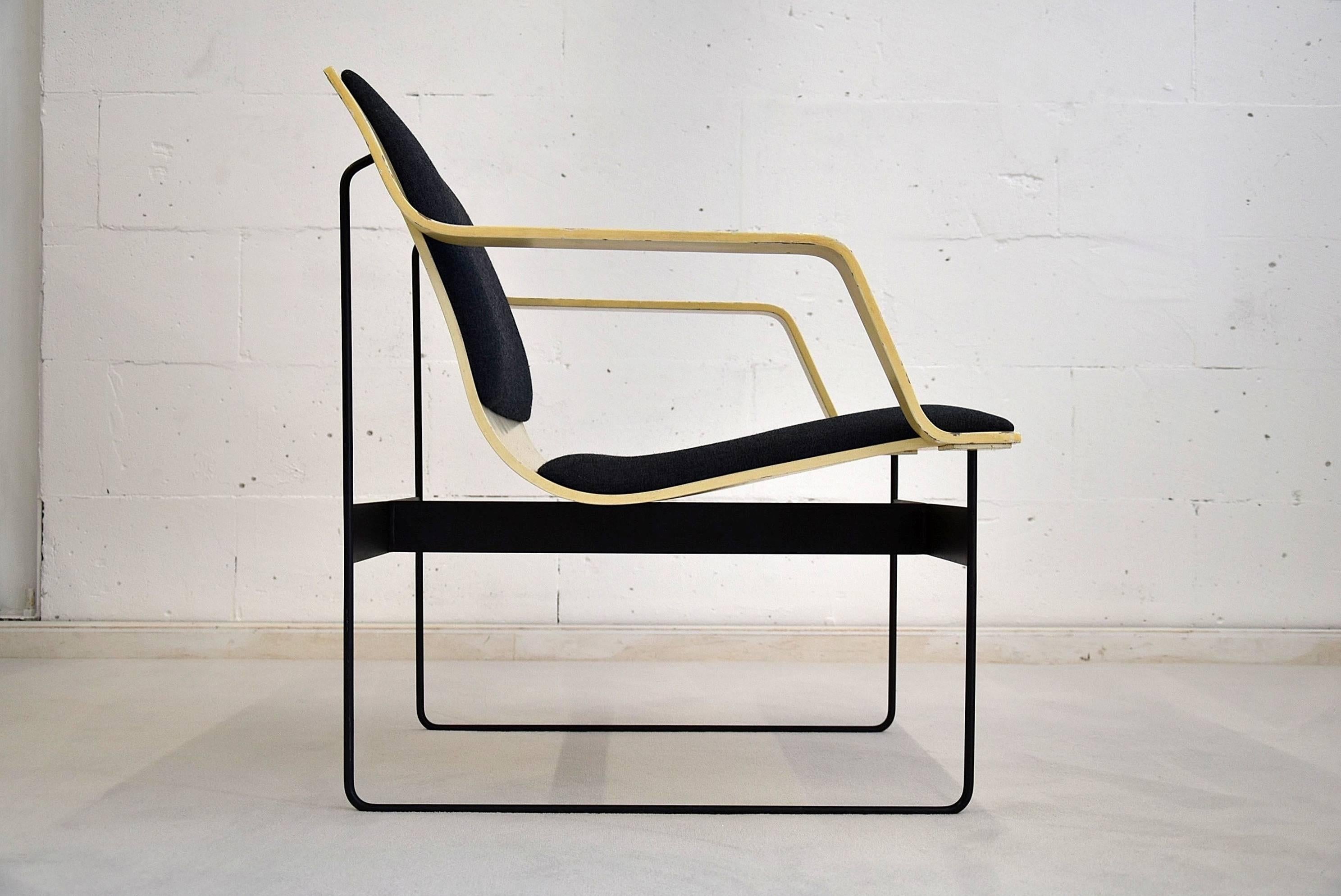 Mid-20th Century Mid-Century Wood and Metal Armchair For Sale