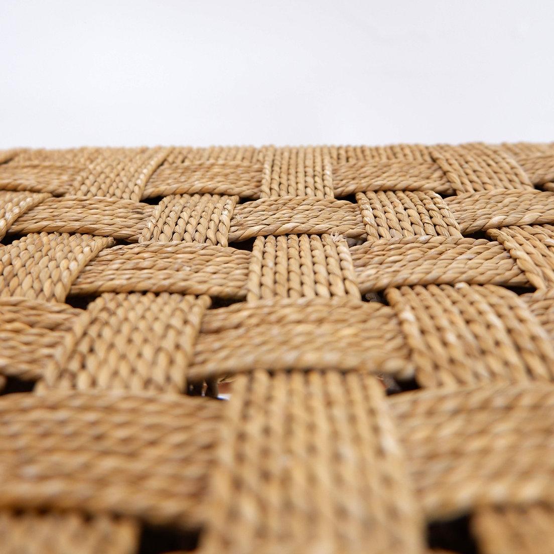 Tabouret en bois et corde du milieu du siècle, années 1960
Vintage - Décoration - Home Decor
Dimensions : 34,5x34,5cm H:50cm 
MATERIAL : Bois - Corde 
